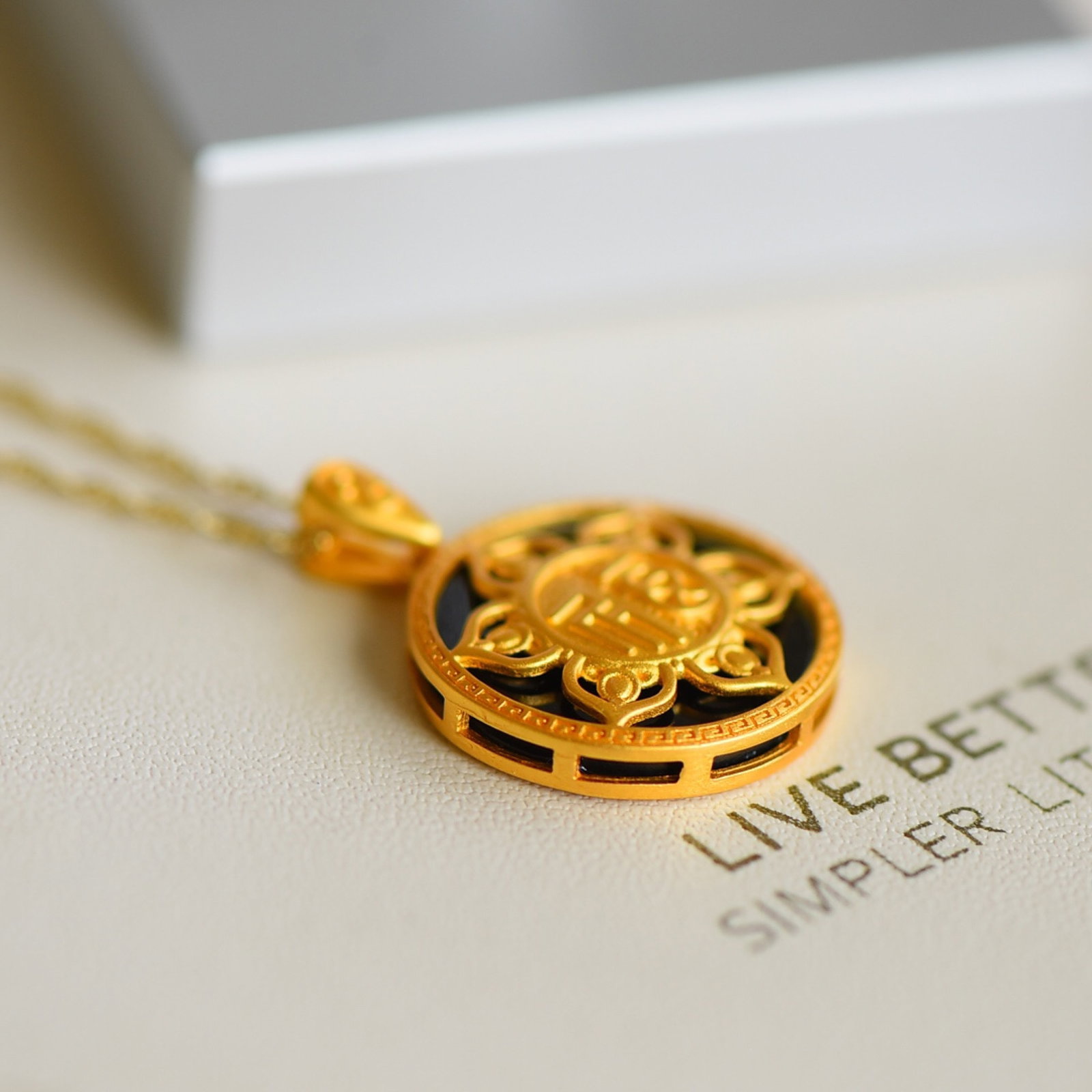 An Exquisite Sterling Silver-Gold Plated Inlaid Black Jade Pendant: An Exquisite Sterling Silver-Gold Plated Inlaid Black Jade Pendant,Size:18mmx18mm 一个精美的纯银镀金镶黑玉吊坠