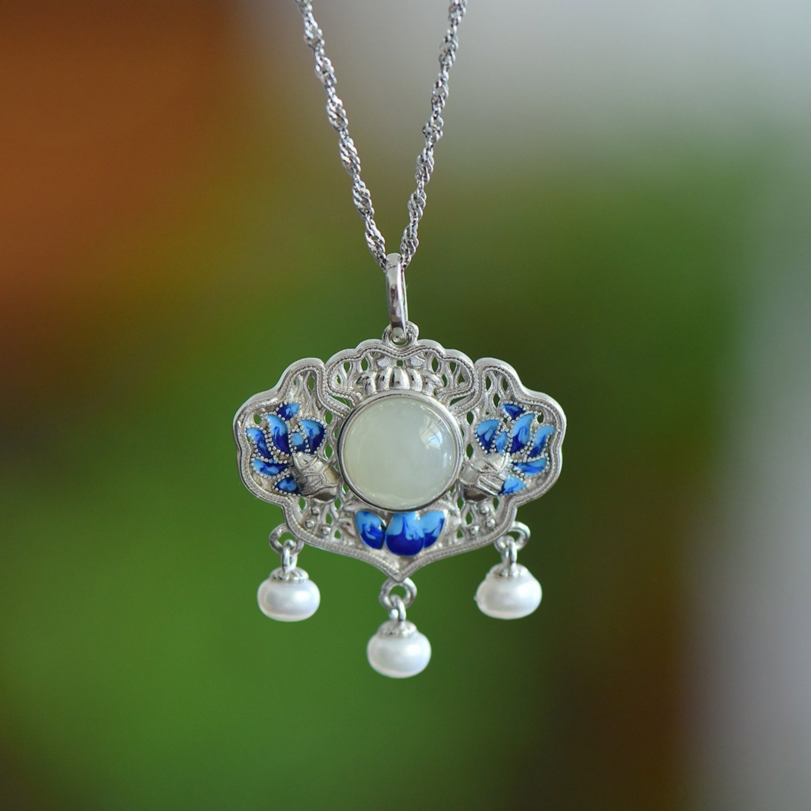 An Exquisite Sterling Silver Inlaid White Jade Pendant,Inlaid Pearls: An Exquisite Sterling Silver Inlaid White Jade Pendant,Inlaid Pearls,Size:8mmx8mm 纯银镶白玉吊坠，嵌珍珠
