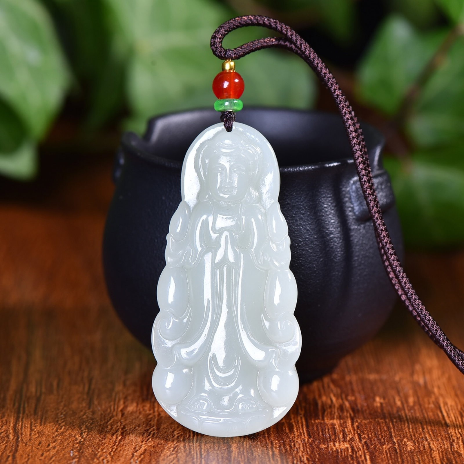 An Exquisite White Jade Avalokitesvara Pendant: An Exquisite White Jade Avalokitesvara Pendant,Size:63mmx30mm (寓意)吉祥 玉脂温润 精致美观,佩戴高端ä
