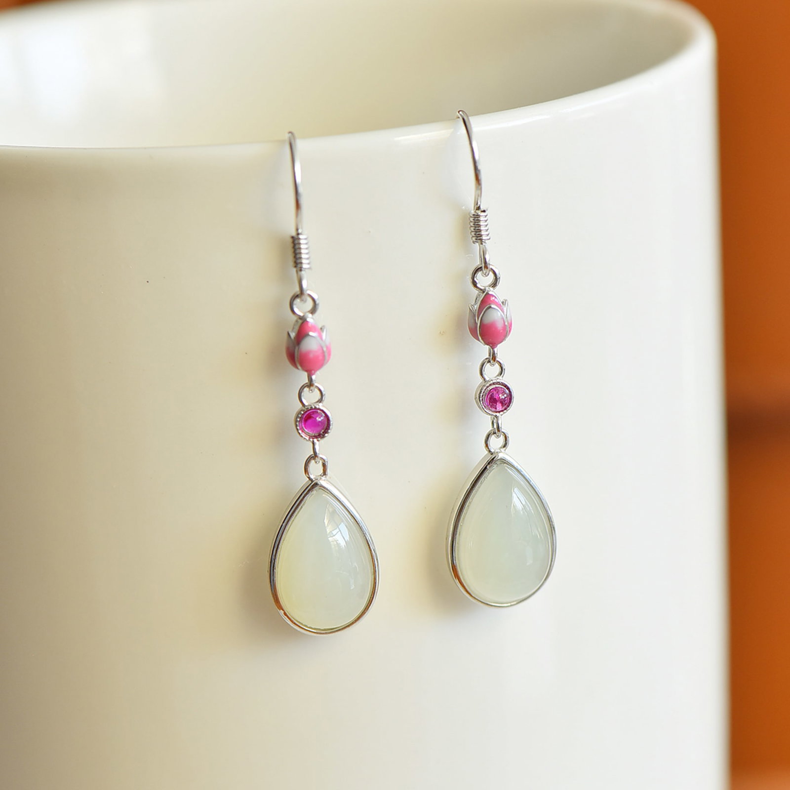 A Pair of Exquisite Sterling Silver Inlaid White Jade Earrings: A Pair of Exquisite Sterling Silver Inlaid White Jade Earrings,Size:8mmx12mm 一对纯银镶白玉耳环