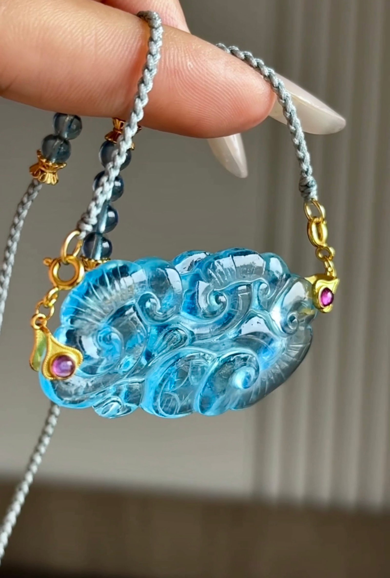 An Exquisite Sterling Silver-Gold Plated Inlaid Aquamarine Ganoderma lucidum Pendant: An Exquisite Sterling Silver-Gold Plated Inlaid Aquamarine Ganoderma lucidum Pendant,Size:48mmx26mmx9.5mm,Total Weight:19.2g 纯银镀金镶海蓝宝灵