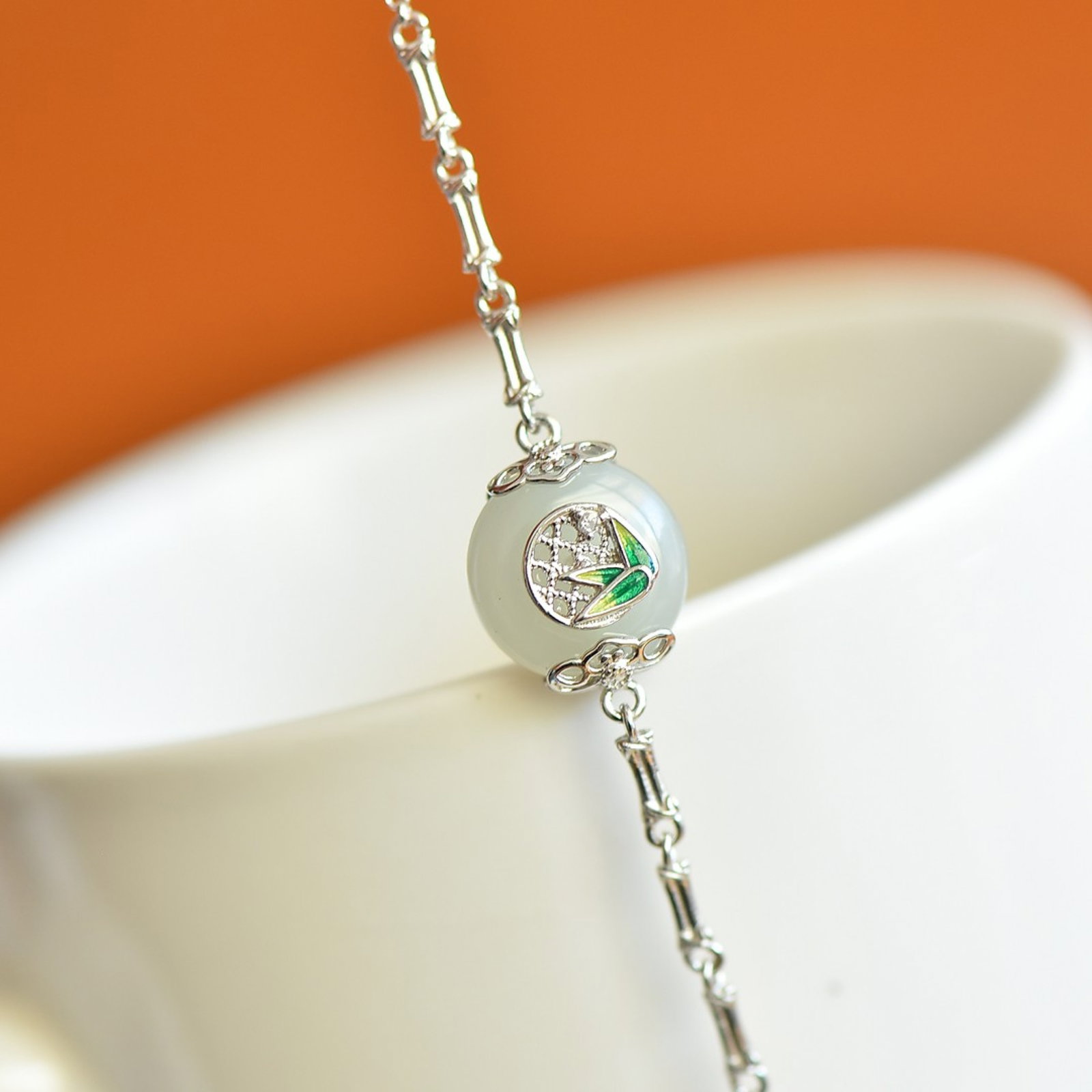 An Exquisite Sterling Silver Inlaid White Jade Enamel Bracelets: An Exquisite Sterling Silver Inlaid White Jade Enamel Bracelets,Size:13mmx13mm 一个精美的纯银镶白玉珐琅手链