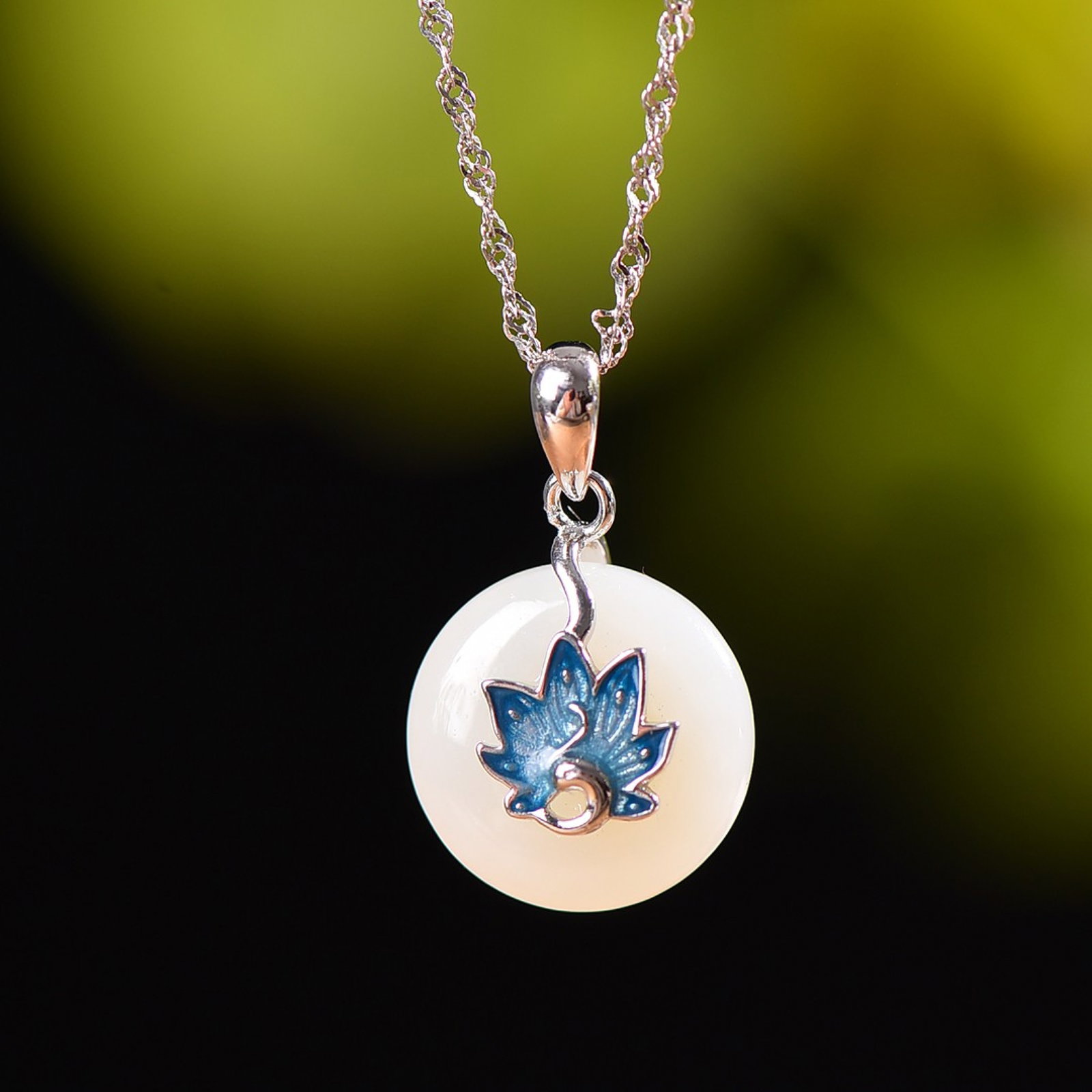 An Exquisite Sterling Silver Inlaid White Jade Enamel Pendant: An Exquisite Sterling Silver Inlaid White Jade Enamel Pendant,Size:15mmx15mm 纯银镶白玉珐琅吊坠