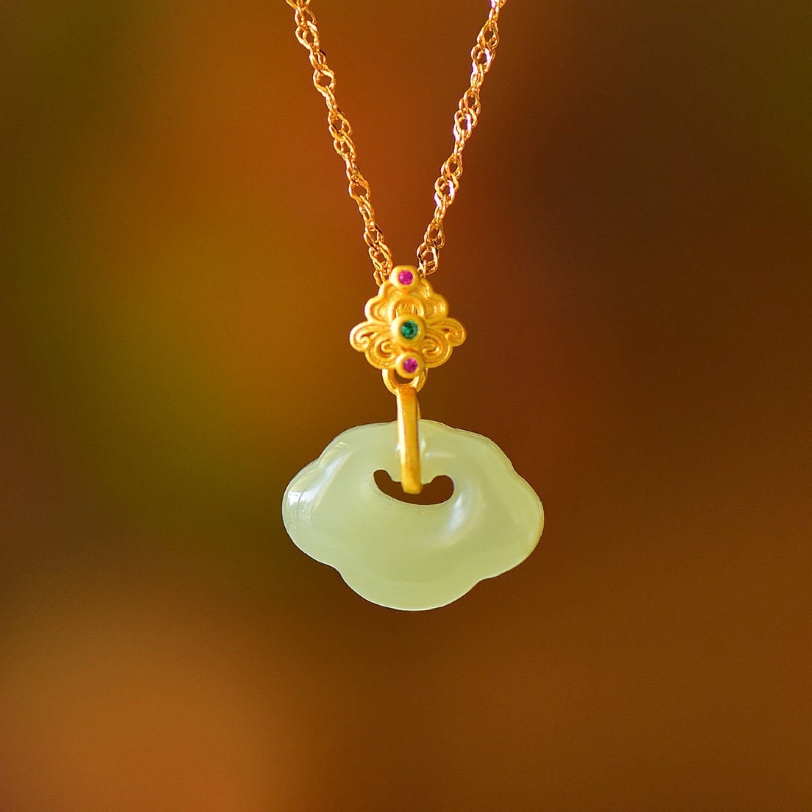 An Exquisite Sterling Silver-Gold Plated Inlaid White Jade Pendant: An Exquisite Sterling Silver-Gold Plated Inlaid White Jade Pendant,Size:12mmx16mm 纯银镀金镶白玉吊坠