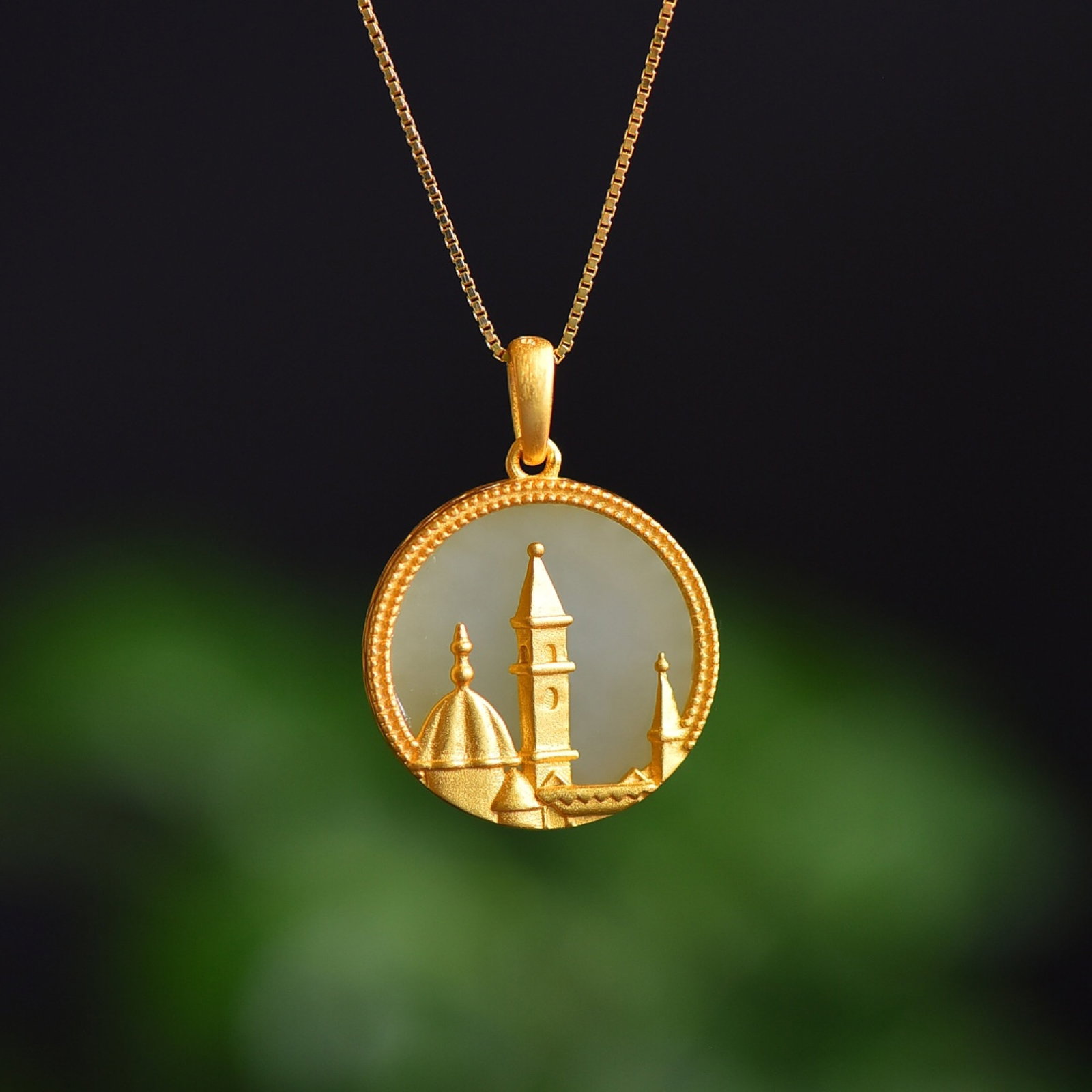 An Exquisite Sterling Silver-Gold Plated Inlaid White Jade Pendant: An Exquisite Sterling Silver-Gold Plated Inlaid White Jade Pendant,Size:16mmx16mm 一个精美的纯银镀金镶白玉吊坠