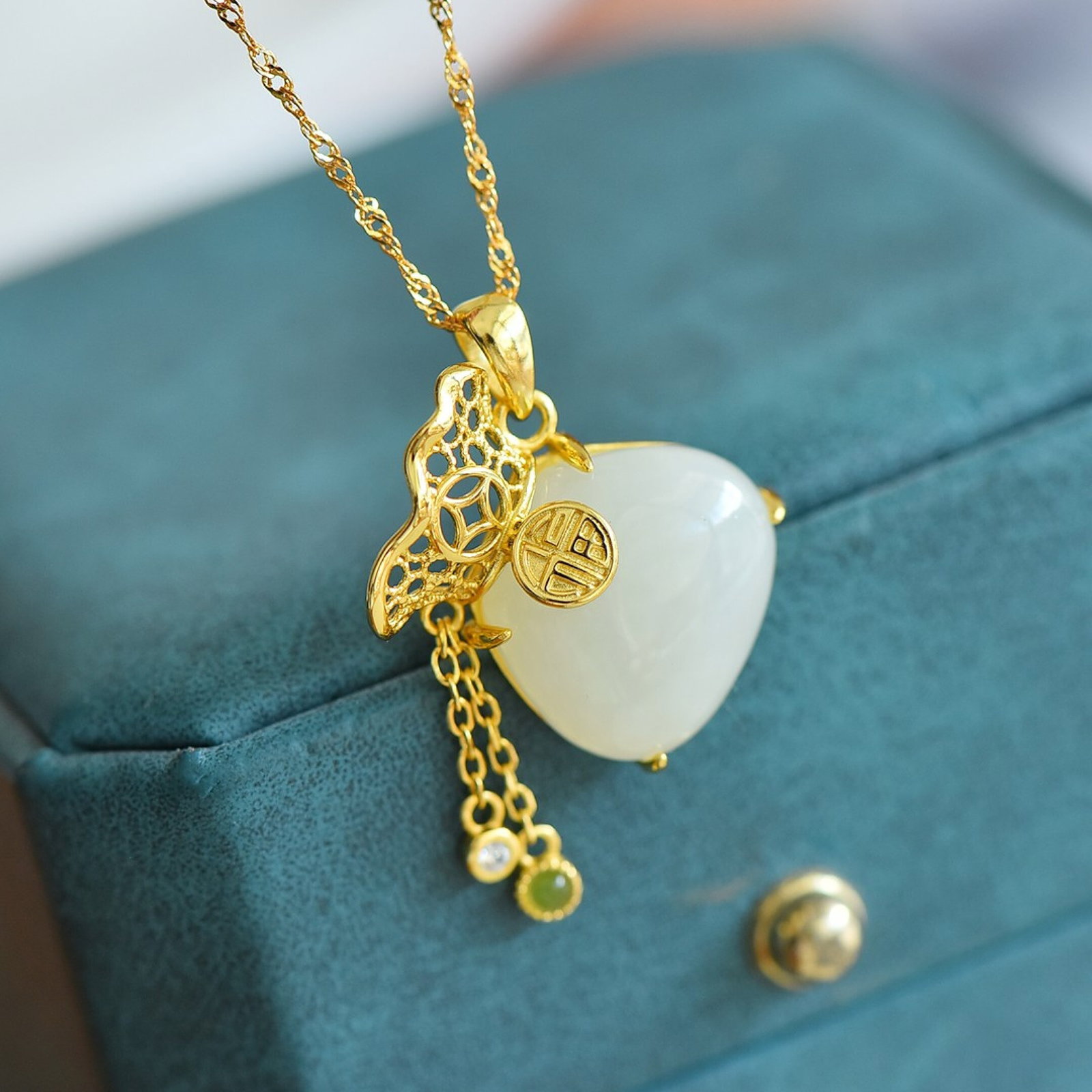 An Exquisite Sterling Silver-Gold Plated Inlaid White Jade Pendant: An Exquisite Sterling Silver-Gold Plated Inlaid White Jade Pendant,Size:14mmx16mm 纯银镀金镶白玉吊坠