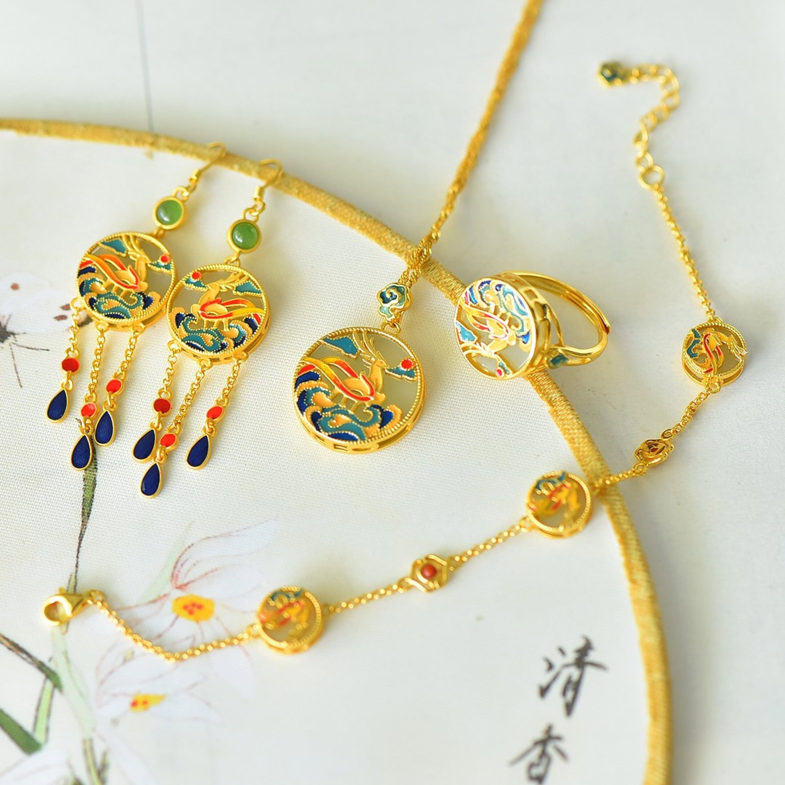 A Set of Fine Sterling Silver-Gold Plated Inlaid White Jade Jewelrys: A Set of Fine Sterling Silver-Gold Plated Inlaid White Jade Jewelrys 一套纯银镀金镶白玉首饰