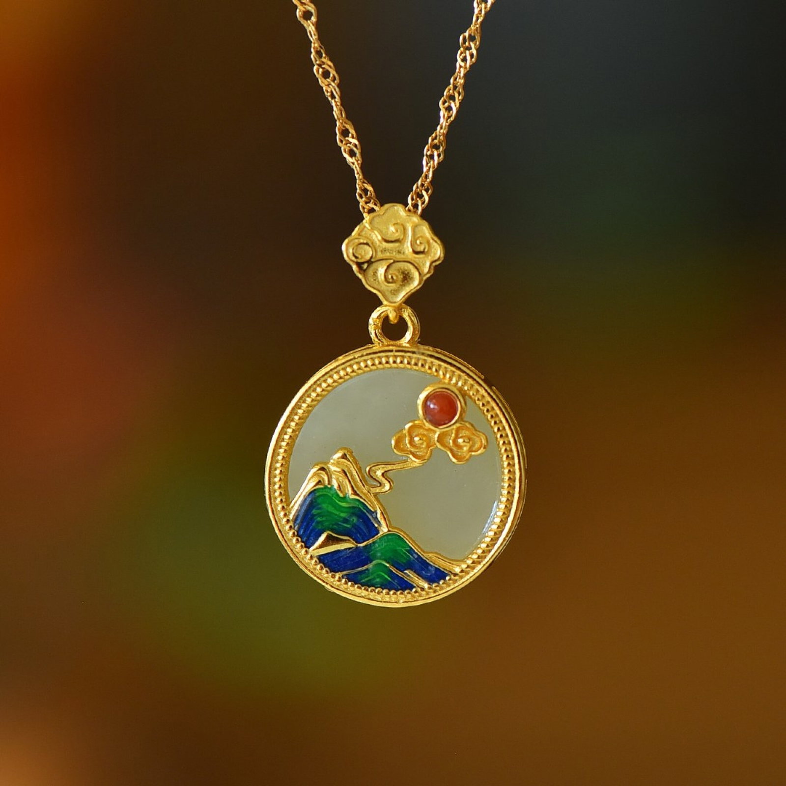 An Exquisite Sterling Silver-Gold Plated Inlaid White Jade Pendant: An Exquisite Sterling Silver-Gold Plated Inlaid White Jade Pendant,Size:16mmx16mm 纯银镀金镶白玉吊坠