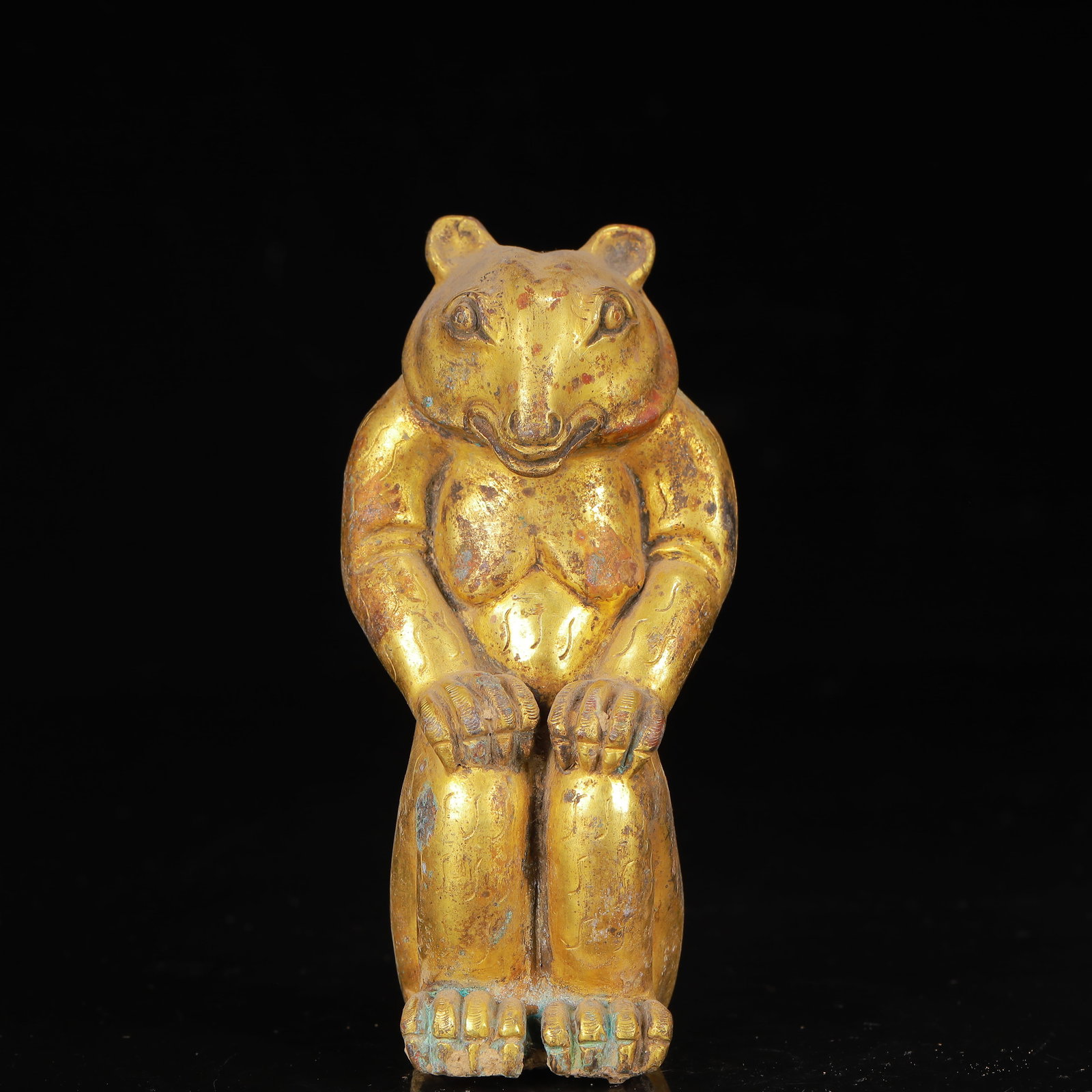 An Exquisite Gilt Bronze Auspicious Beast Ornament: An Exquisite Gilt Bronze Auspicious Beast Ornament,Qing Dynasty,China,Size:2.4inx1.6inx4.7in,Weight:320g 铜鎏金瑞兽摆件,中国清代