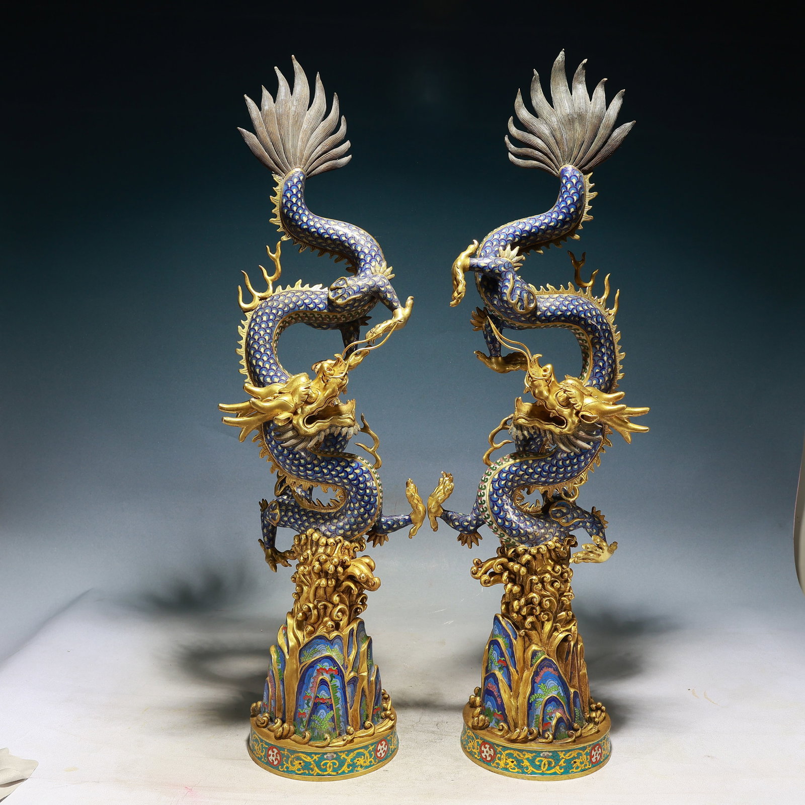 A Pair of Huge Cloisonne Dragon Ornaments: A Pair of Huge Cloisonne Dragon Ornaments,Qing Dynasty, China,Qianlong Six-character Mark,Size:9.8inx6.7inx32.7in,Weight:21450g 一对景泰蓝龙摆件,中
