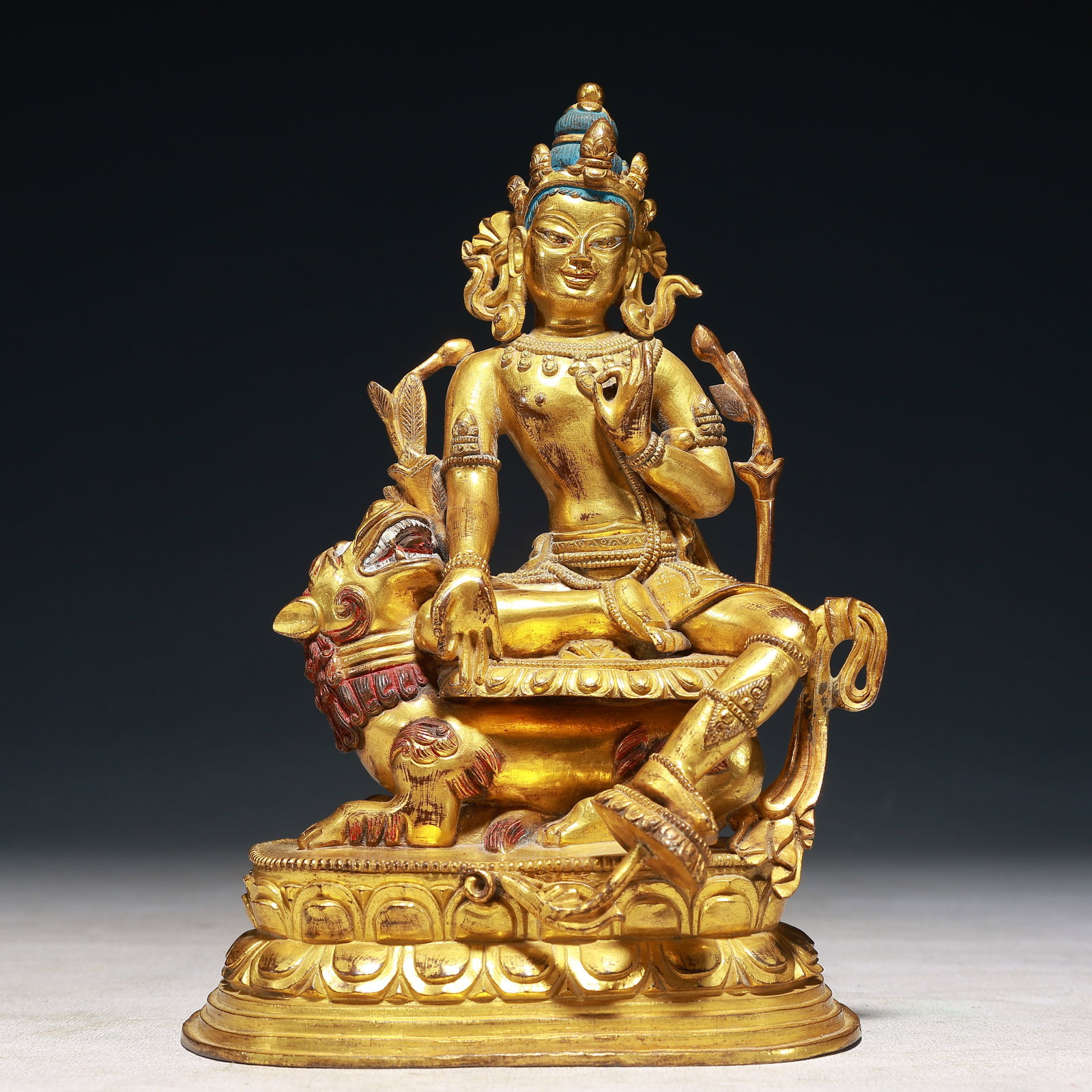 A Solemn Gilt Bronze Statue of Manjusri: A Solemn Gilt Bronze Statue of Manjusri,Qing Dynasty,China,Size:5.5inx3.7inx8.3in,Weight:1500g 铜鎏金文殊菩萨像,中国清代