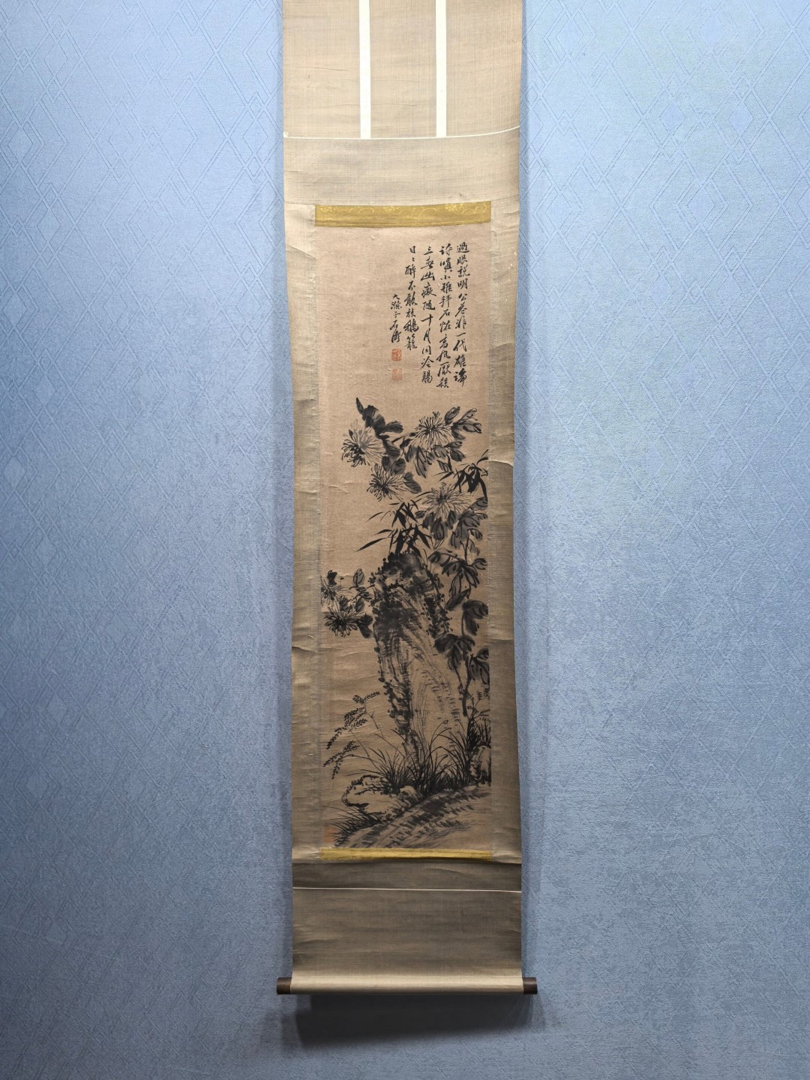 A Chinese Vertical Scroll Ink Painting of Flower on Paper,Shi Tao: A Chinese Vertical Scroll Ink Painting of Flower on Paper,Shi Tao,Size:11.3inx40.7in 一幅中国水墨花卉画立轴,石涛