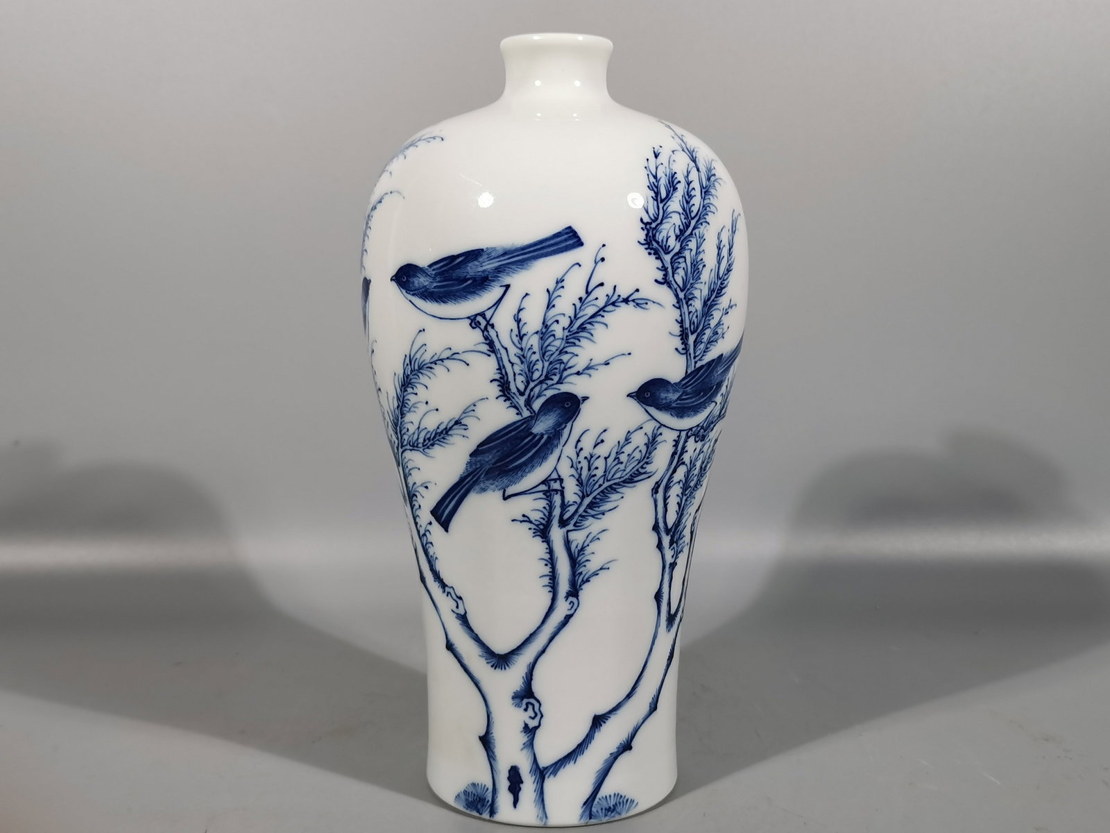 An Exquisite Blue and White Flower and Bird Pattern Vase: An Exquisite Blue and White Flower and Bird Pattern Vase,Qing Dynasty,China,Yongzheng Four-character Mark,Size:8.7inx4.1in 青花花鸟纹瓶,中国清
