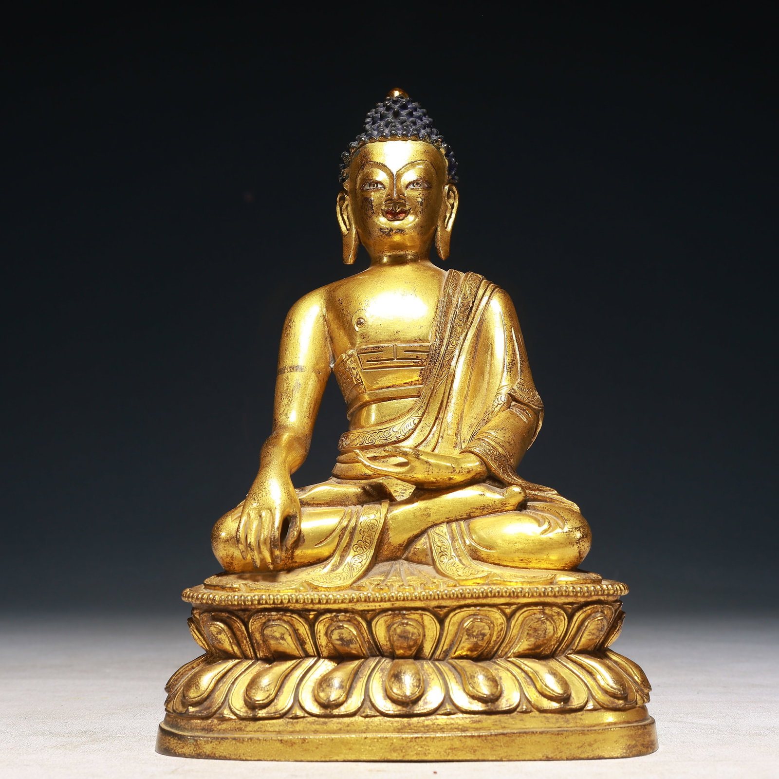 A Solemn Gilt Bronze Statue of Sakyamuni: A Solemn Gilt Bronze Statue of Sakyamuni,Qing Dynasty,China,Size:6.3inx4.3inx9.4in,Weight:2200g 铜鎏金释迦摩尼像,中国清代