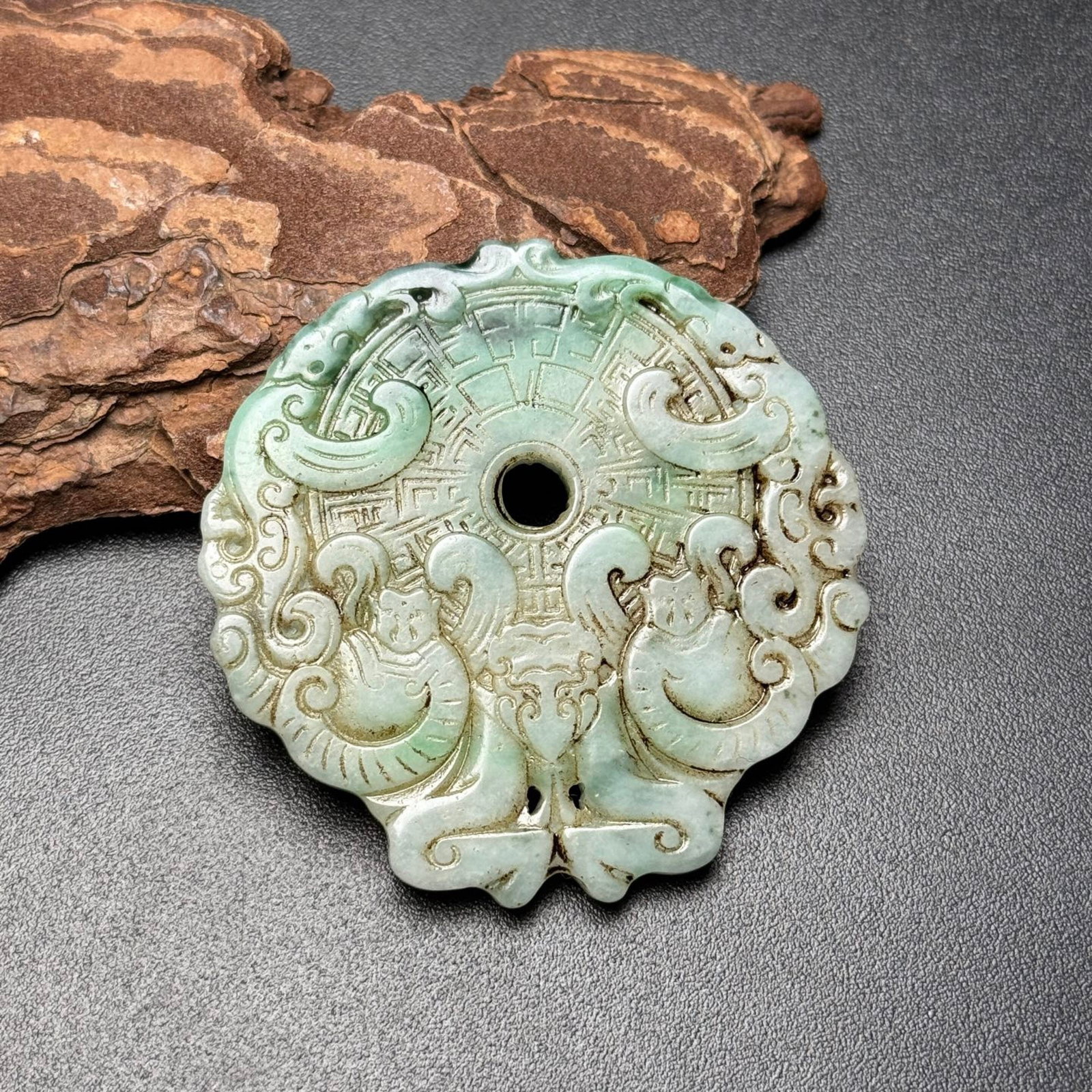 An Exquisite Jadeite Dragon Pattern Pendant - 3