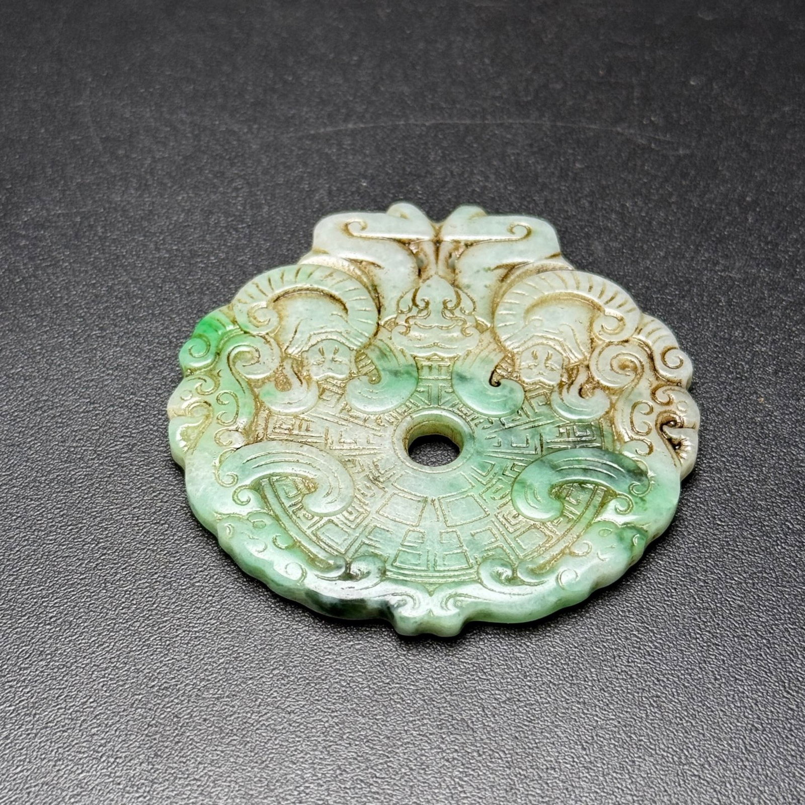 An Exquisite Jadeite Dragon Pattern Pendant - 7