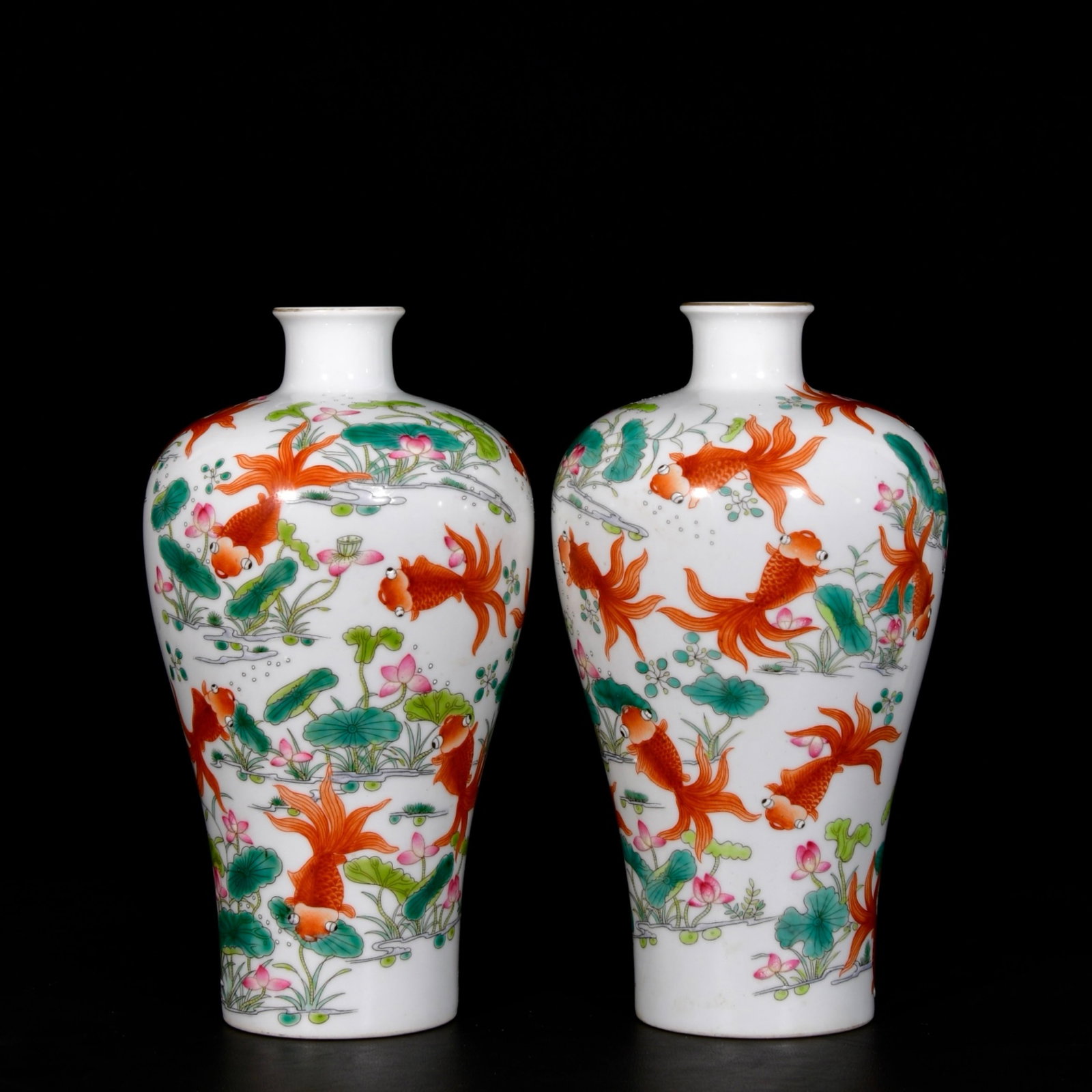A Pair of Exquisite Enamel Painted Gold Hornwort Pattern Vases: A Pair of Exquisite Enamel Painted Gold Hornwort Pattern Vases,Qing Dynasty,China,Yongzheng Four-character Mark,Size:9.4inx5.5in 一对珐琅彩描金鱼藻