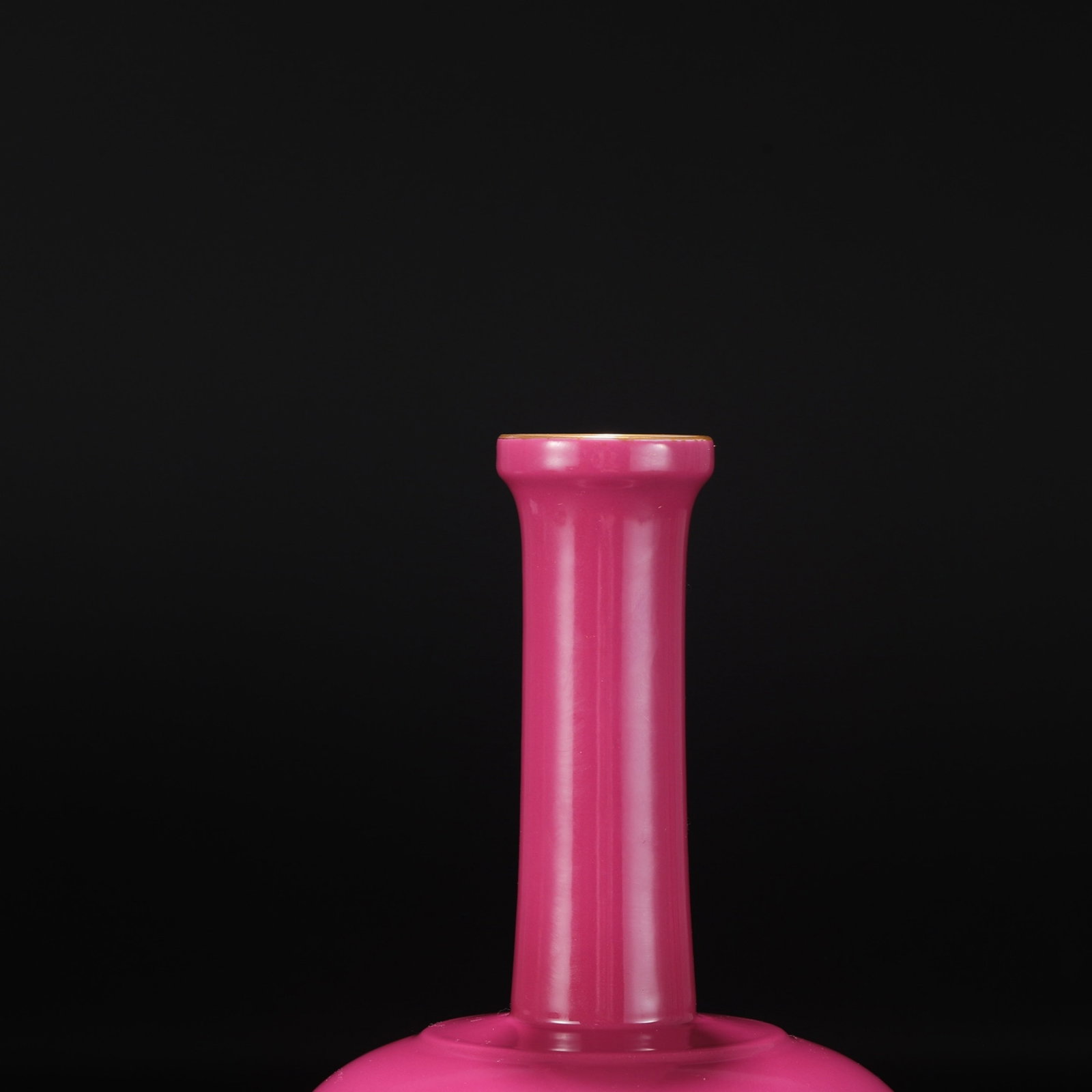 An Exquisite Ruby Red-Glazed Painted Gold Vase - 3