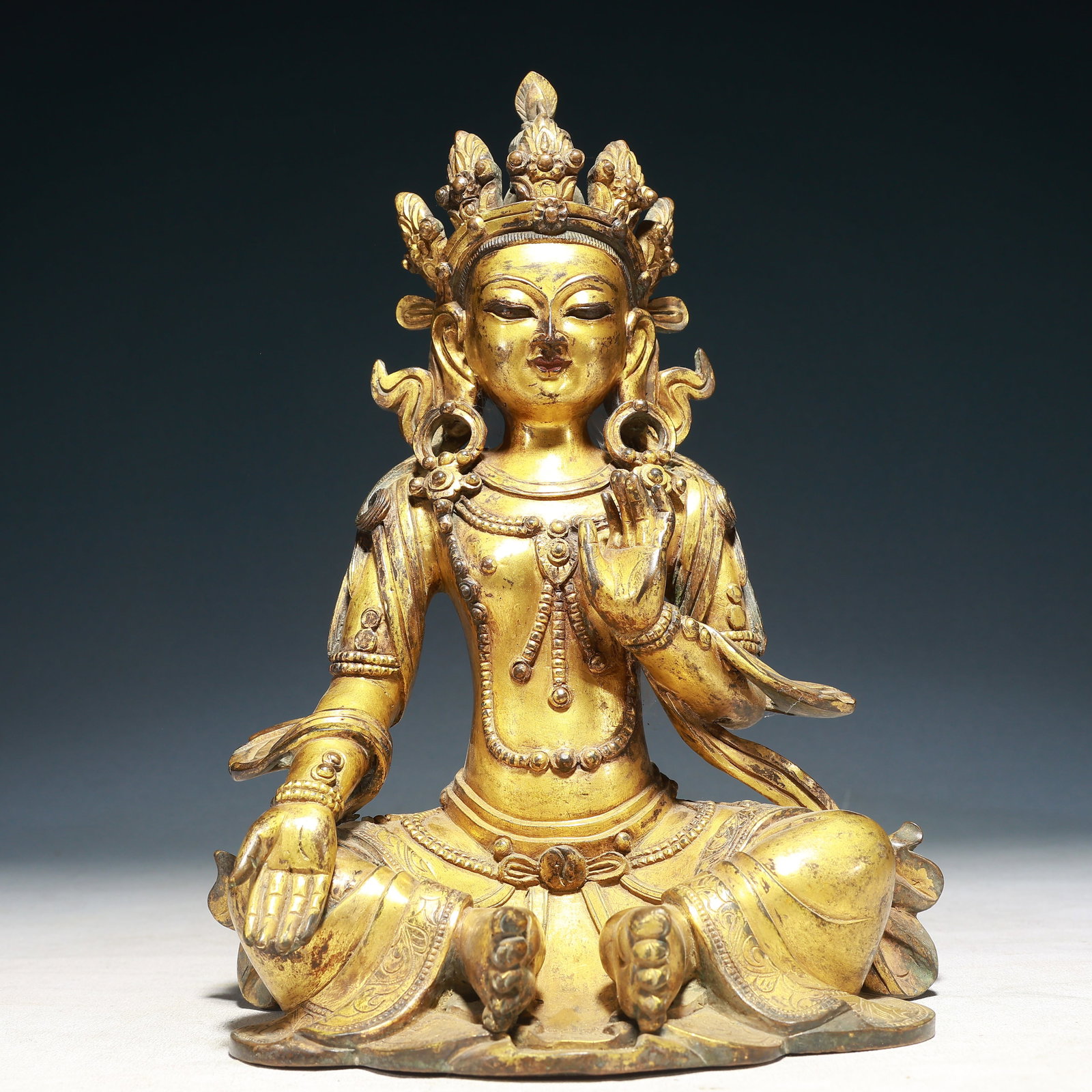 A Solemn Gilt Bronze Statue of Tara: A Solemn Gilt Bronze Statue of Tara,Qing Dynasty,China,Size:7.9inx5.1inx10.6in,Weight:3700g 铜鎏金度母像,中国清代
