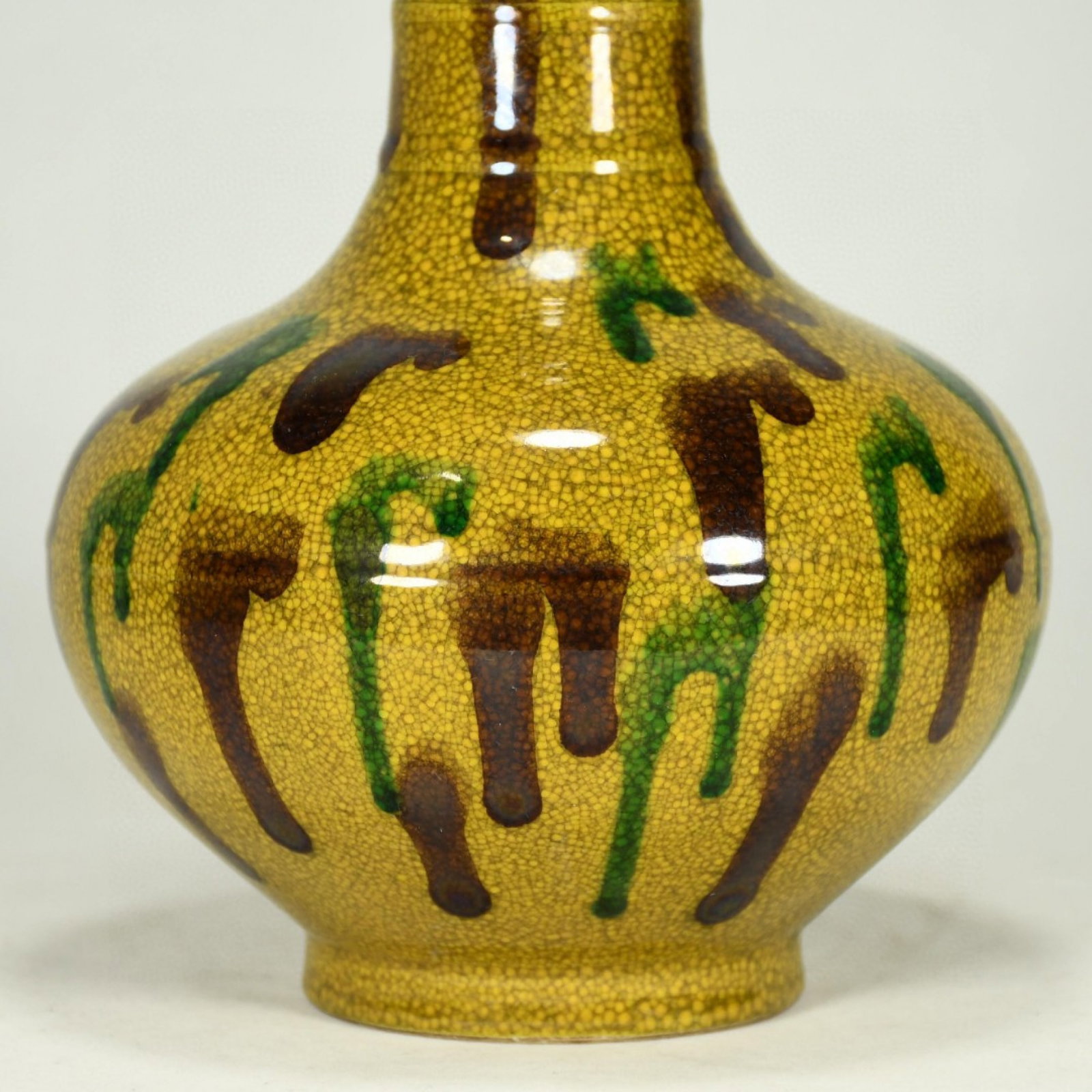 An Exquisite Biscuit Vase - 3