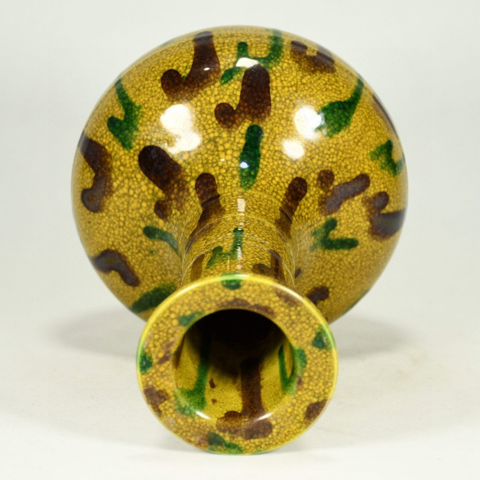 An Exquisite Biscuit Vase - 5