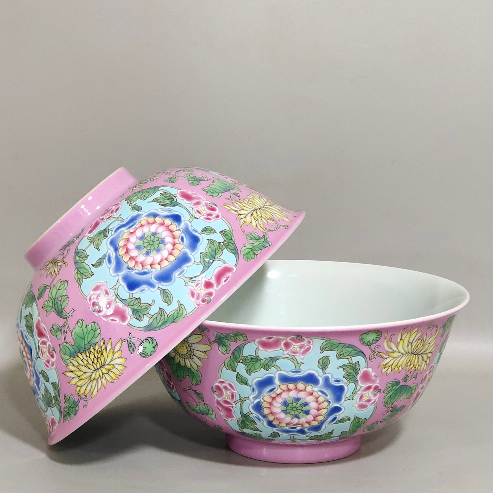 A Pair of Exquisite Enamel Pink Ground Flower Pattern Bowls: A Pair of Exquisite Enamel Pink Ground Flower Pattern Bowls,Qing Dynasty,China,Kangxi Four-character Mark,Size:2.8inx6in 一对珐琅彩粉地花卉纹