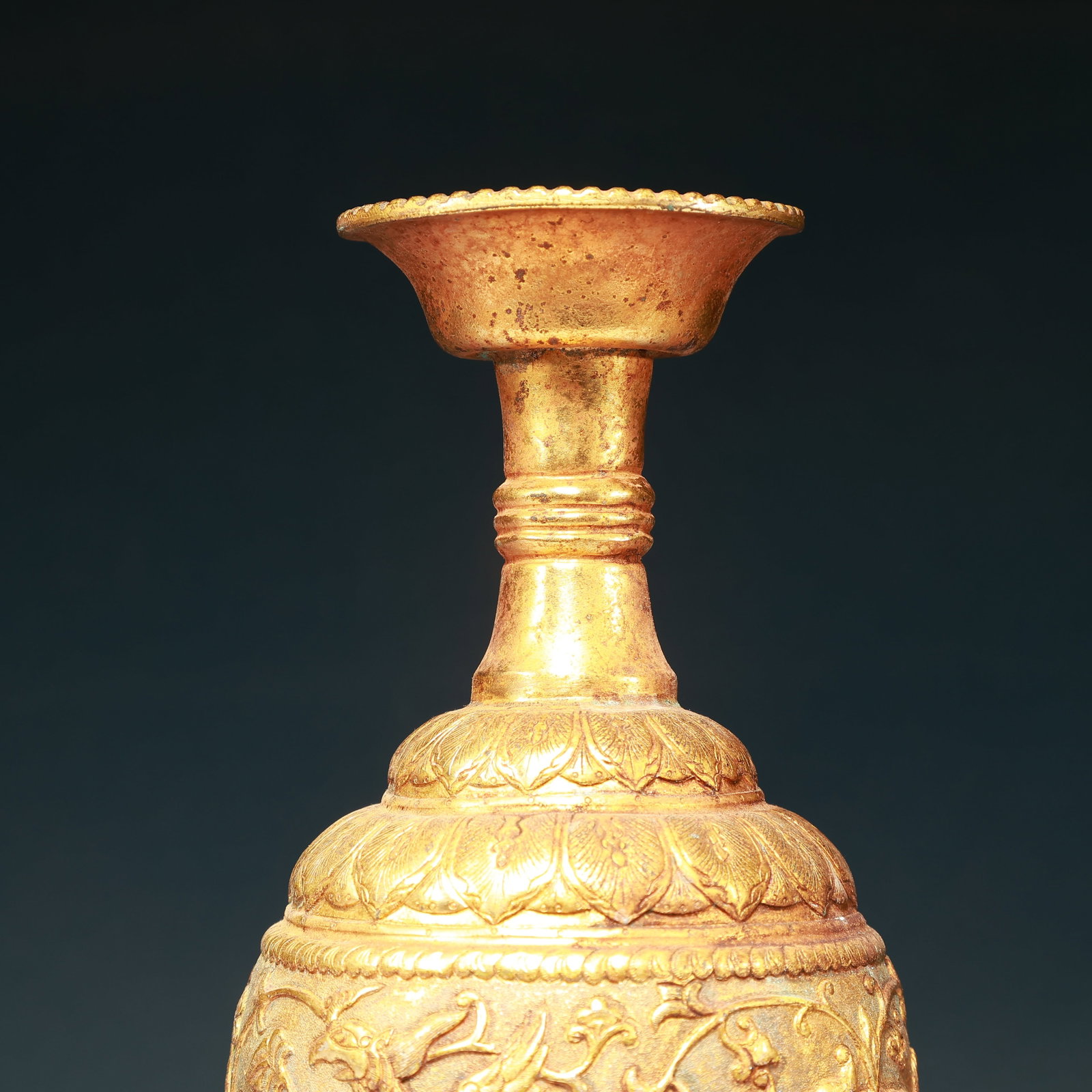 An Exquisite Gilt Bronze Phoenix Pattern Vase - 2