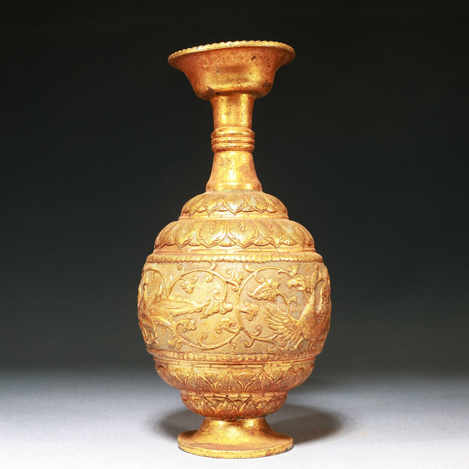 An Exquisite Gilt Bronze Phoenix Pattern Vase - 4