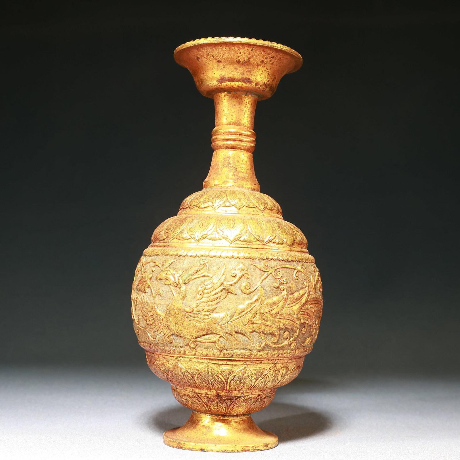An Exquisite Gilt Bronze Phoenix Pattern Vase - 5
