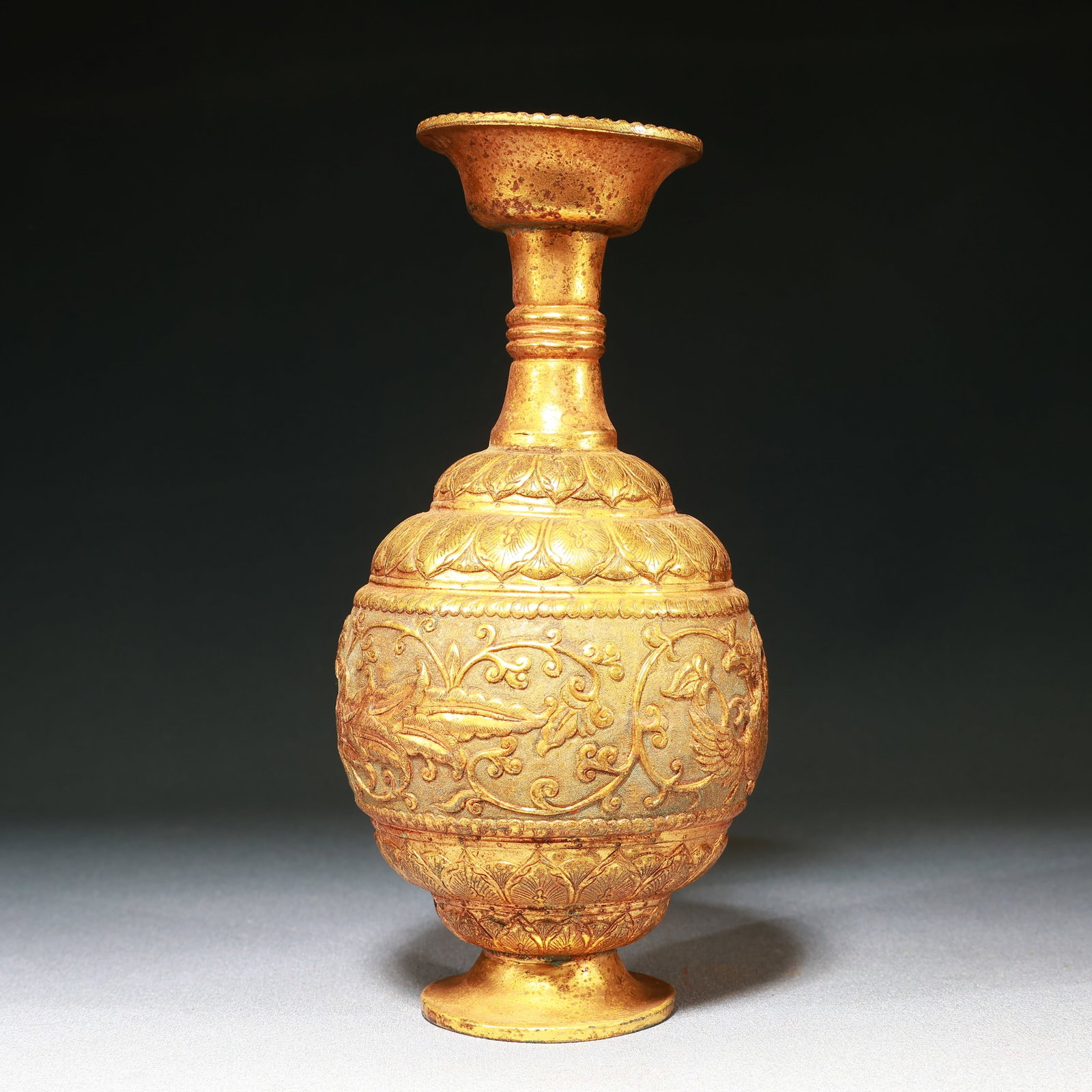 An Exquisite Gilt Bronze Phoenix Pattern Vase - 6