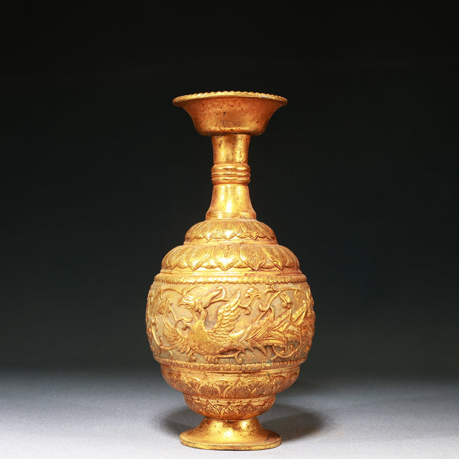 An Exquisite Gilt Bronze Phoenix Pattern Vase - 7