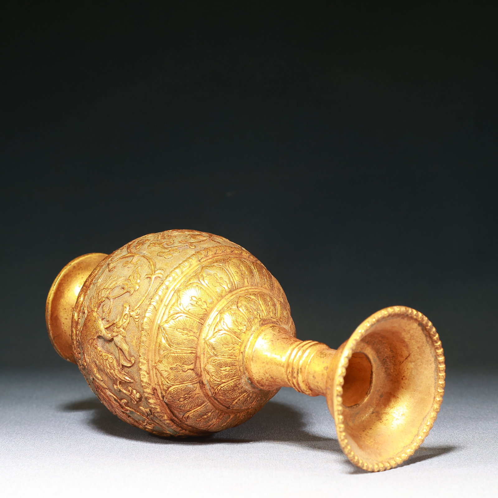 An Exquisite Gilt Bronze Phoenix Pattern Vase - 8