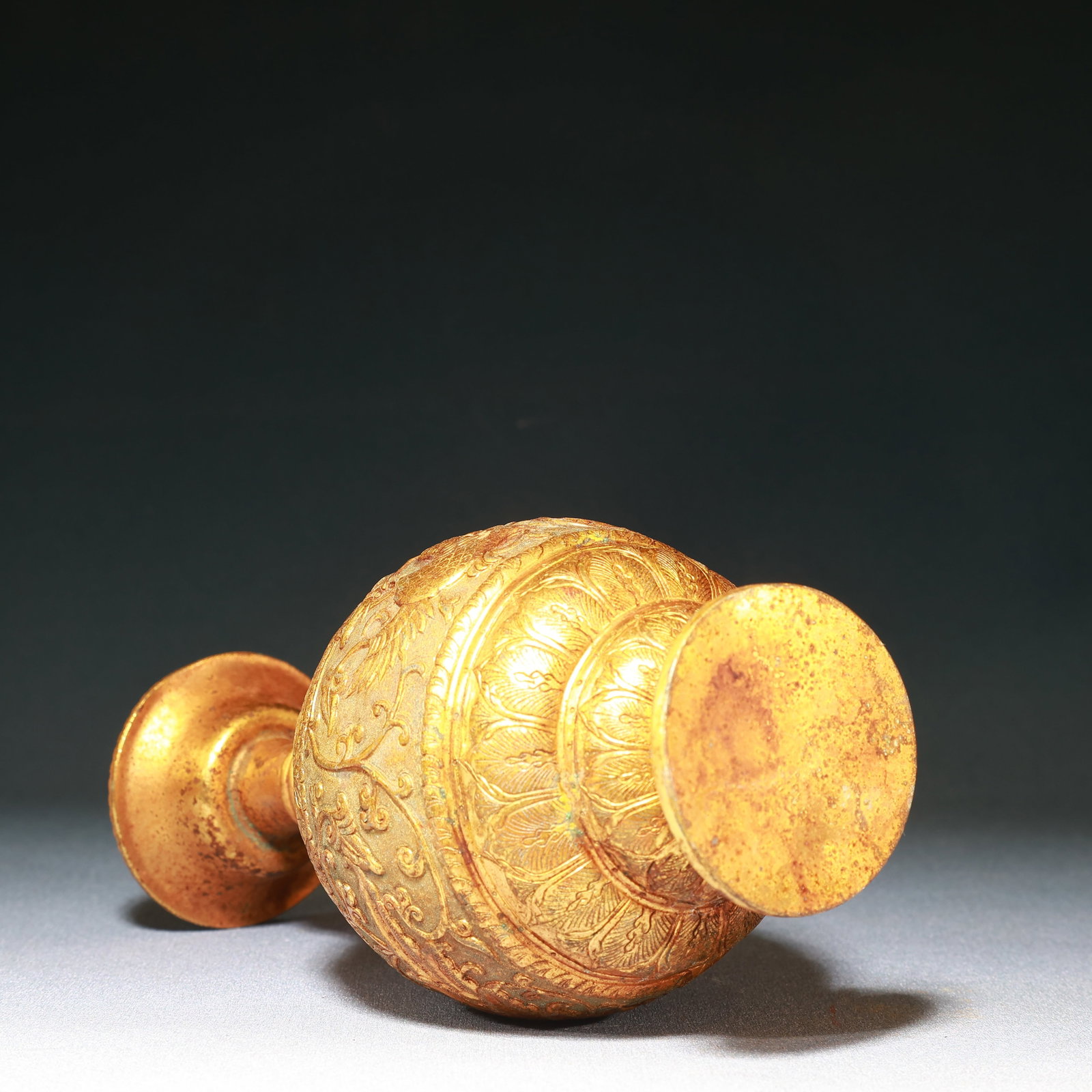 An Exquisite Gilt Bronze Phoenix Pattern Vase - 9