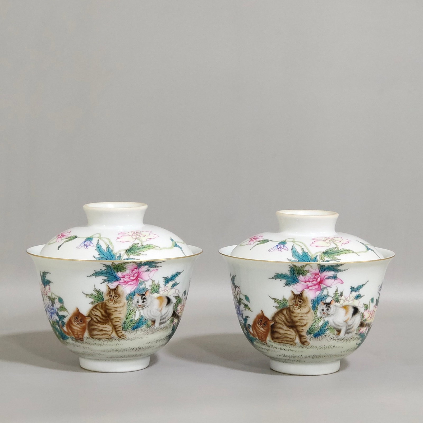 A Pair of Exquisite Enamel Painted Gold Flower and Cat Pattern Cover Bowls (1 of 9)