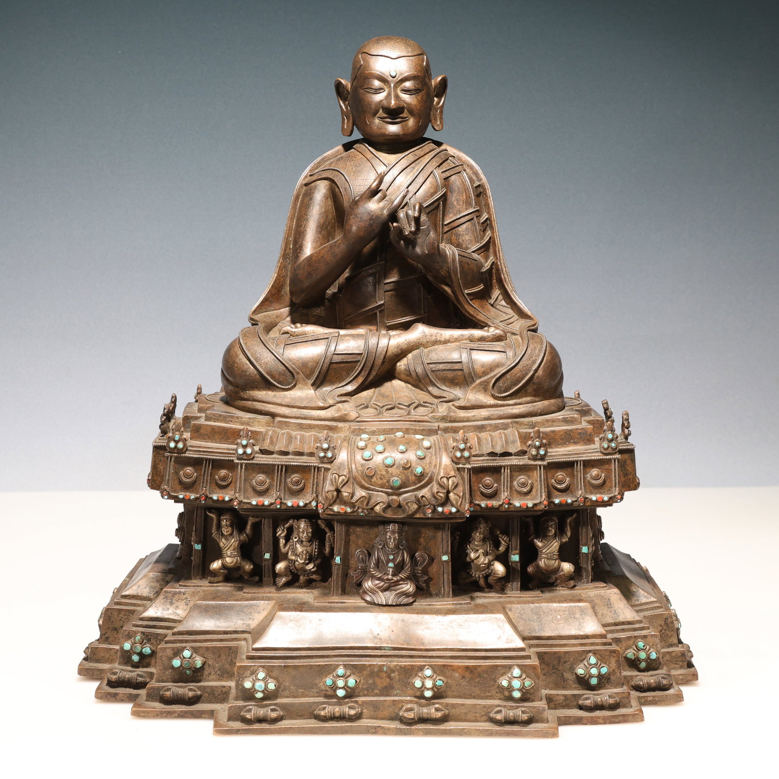 A Solemn Bronze Statue of Guru,With Inscription,Inlaid Turquoise: A Solemn Bronze Statue of Guru,With Inscription,Inlaid Turquoise,Qing Dynasty, China,Size:18.9inx15.7inx20.9in,Weight:25250g 铜上师像,带铭文,嵌绿&