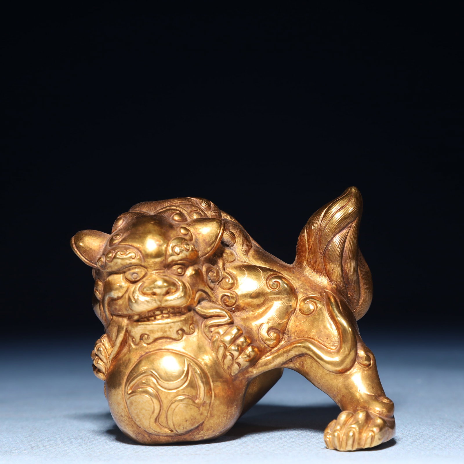 An Exquisite Gilt Bronze Lion Ornament: An Exquisite Gilt Bronze Lion Ornament,Qing Dynasty,China,Size:2.8inx2.4inx2.8in,Weight:600g 铜鎏金狮子摆件,中国清代