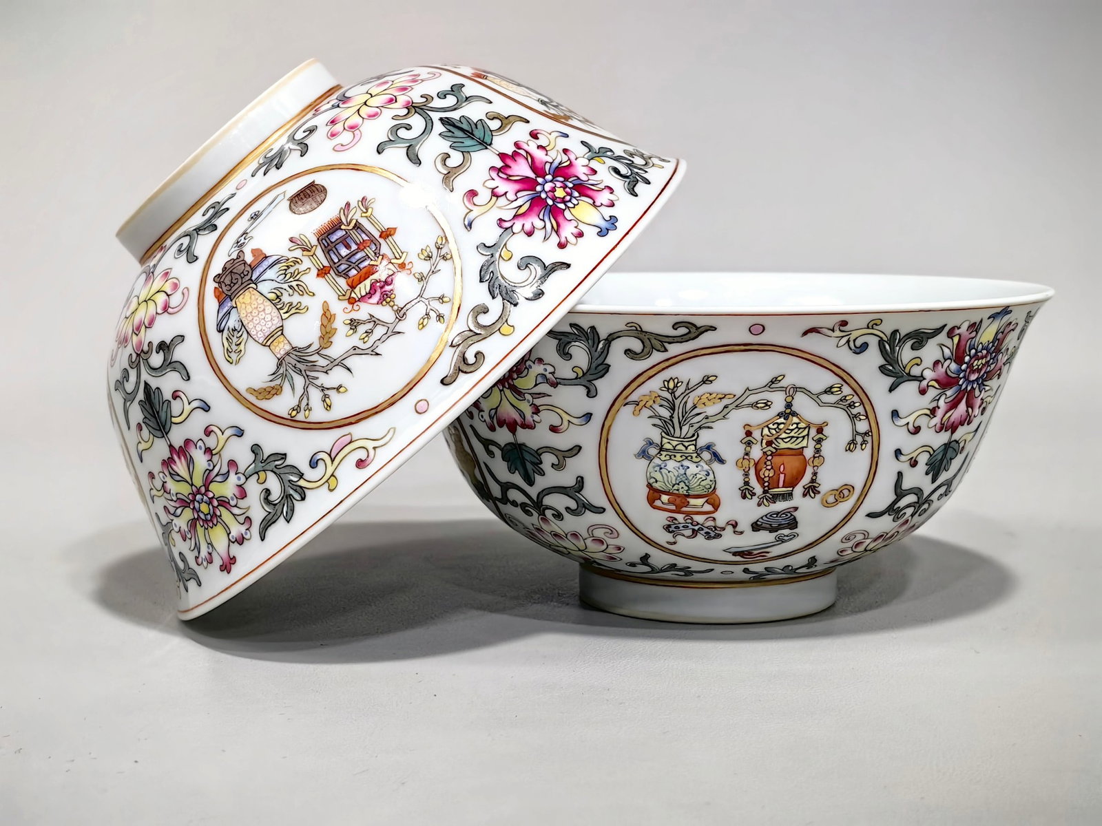 A Pair of Exquisite Famille-Rose Painted Gold Lotus Pattern Bowls: A Pair of Exquisite Famille-Rose Painted Gold Lotus Pattern Bowls,Qing Dynasty,China,Daoguang Six-character Mark,Size:2.8inx5.8in 一对粉彩描金缠枝ഫ