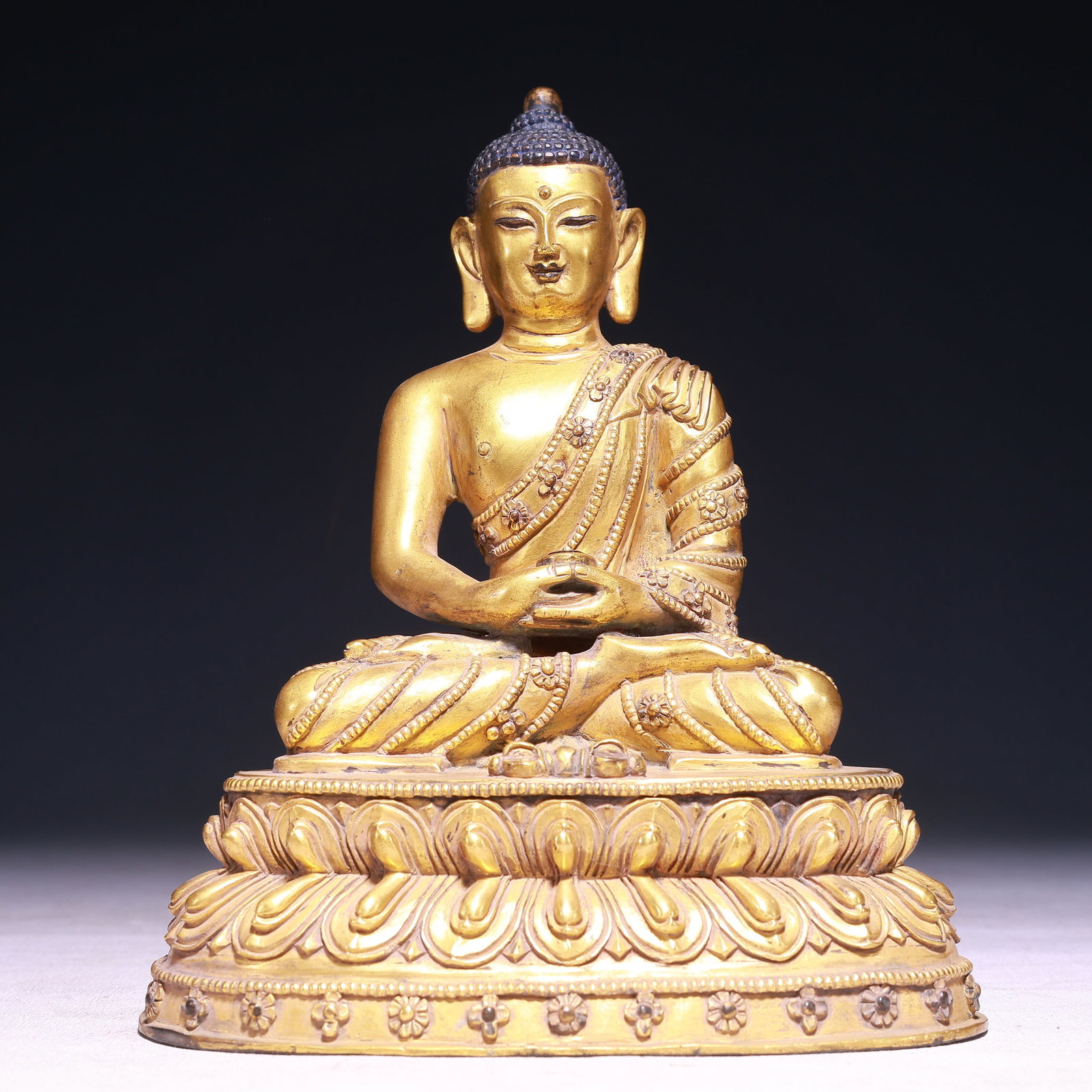 A Solemn Gilt Bronze Statue of Sakyamuni: A Solemn Gilt Bronze Statue of Sakyamuni,Qing Dynasty,China,Size:6.3inx3.9inx7.9in,Weight:2050g 铜鎏金释迦摩尼像,中国清代