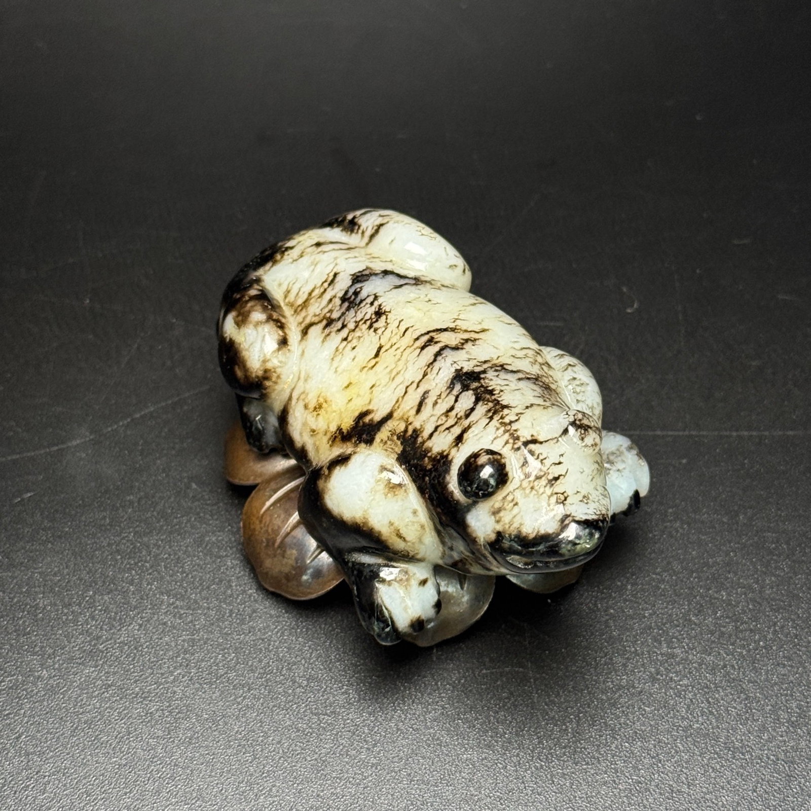 An Exquisite White Jade Frog Pendant: An Exquisite White Jade Frog Pendant,Qing Dynasty,China,Size:80mmx52mmx32mm,Weight:173g 白玉青蛙挂件,中国清代