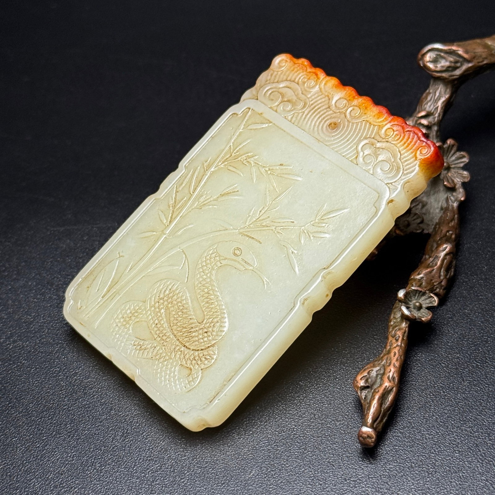 An Exquisite White Jade Snake Pattern Pendant - 3
