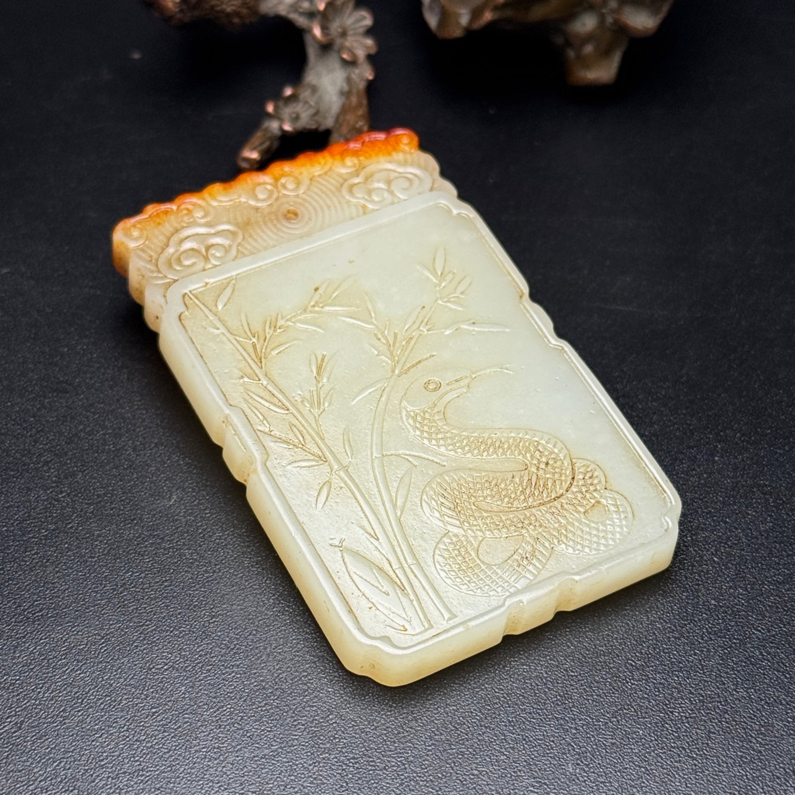 An Exquisite White Jade Snake Pattern Pendant - 7