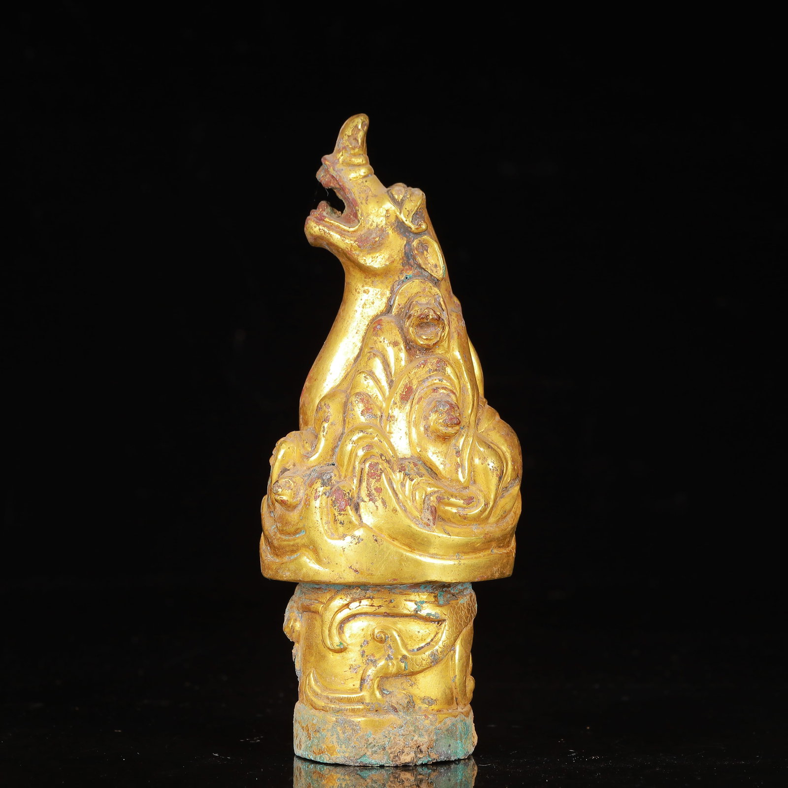 An Exquisite Gilt Bronze Auspicious Beast Ornament: An Exquisite Gilt Bronze Auspicious Beast Ornament,Qing Dynasty,China,Size:2.8inx6.3in,Weight:545g 铜鎏金瑞兽摆件,中国清代
