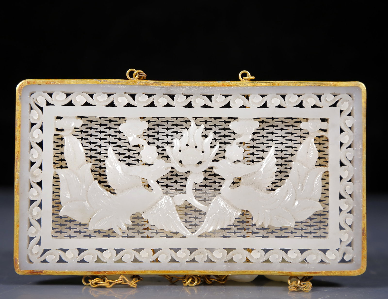 An Exquisite White Jade Hollow Phoenix Pattern Hanging Panel: An Exquisite White Jade Hollow Phoenix Pattern Hanging Panel,Qing Dynasty, China,Size:5.7inx3.3in,Weight:185g 白玉镂空凤纹挂屏，清代