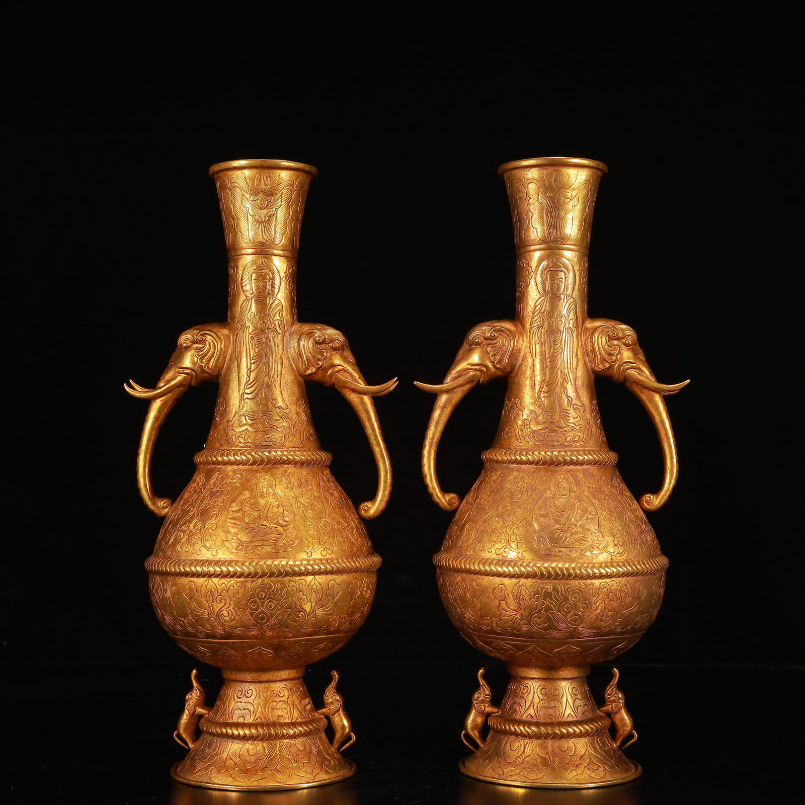 A Pair of Rare Gilt Bronze Statue of Avalokitesvara Pattern Elephant-Ears Vases: A Pair of Rare Gilt Bronze Statue of Avalokitesvara Pattern Elephant-Ears Vases,Qing Dynasty, China,Size:5.9inx13.8in,Weight:2900g 一对铜鎏金观音像ń