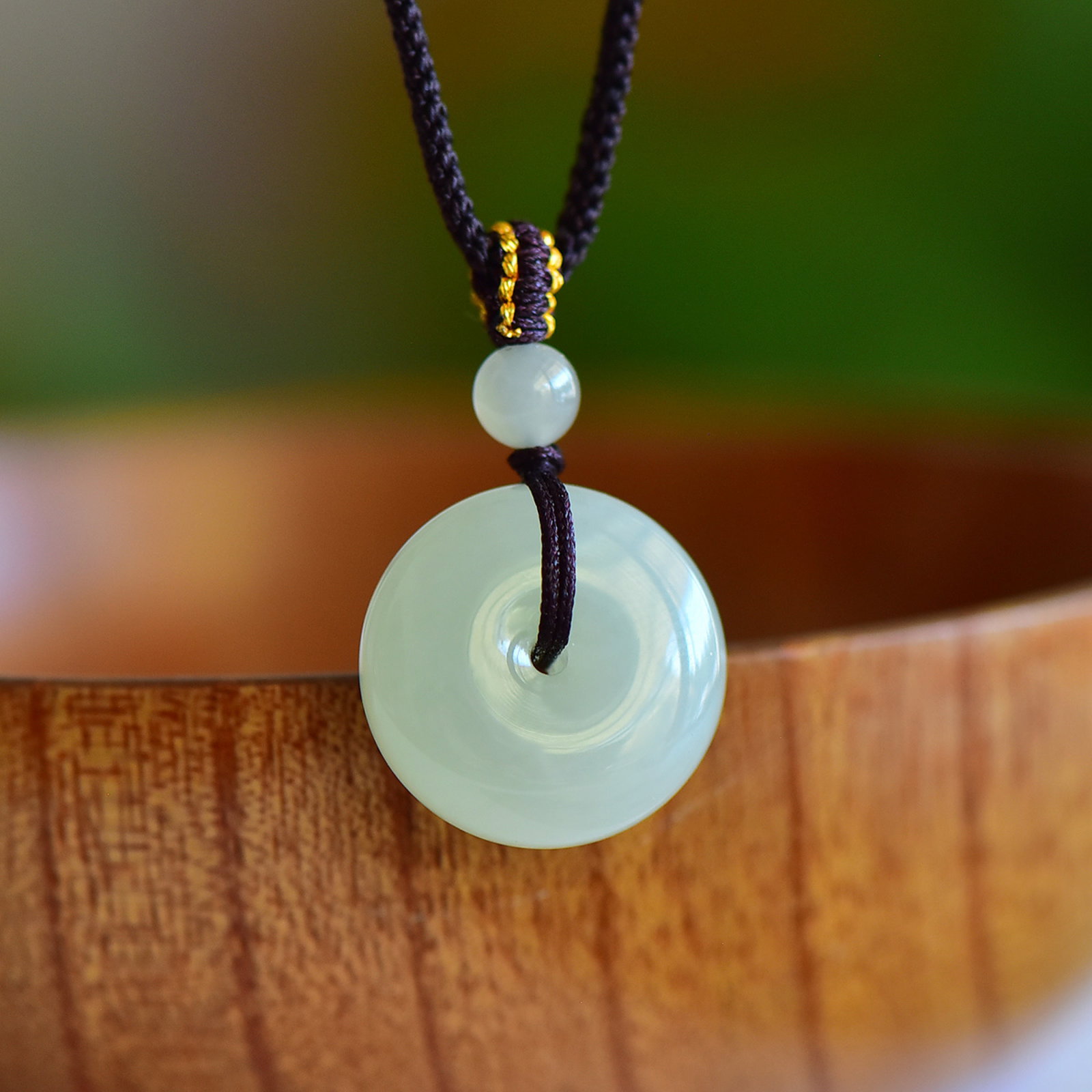 An Exquisite White Jade Pendant: An Exquisite White Jade Pendant,Size:18mmx20mm 寓意:平平安安,平安富贵。 白玉吊坠