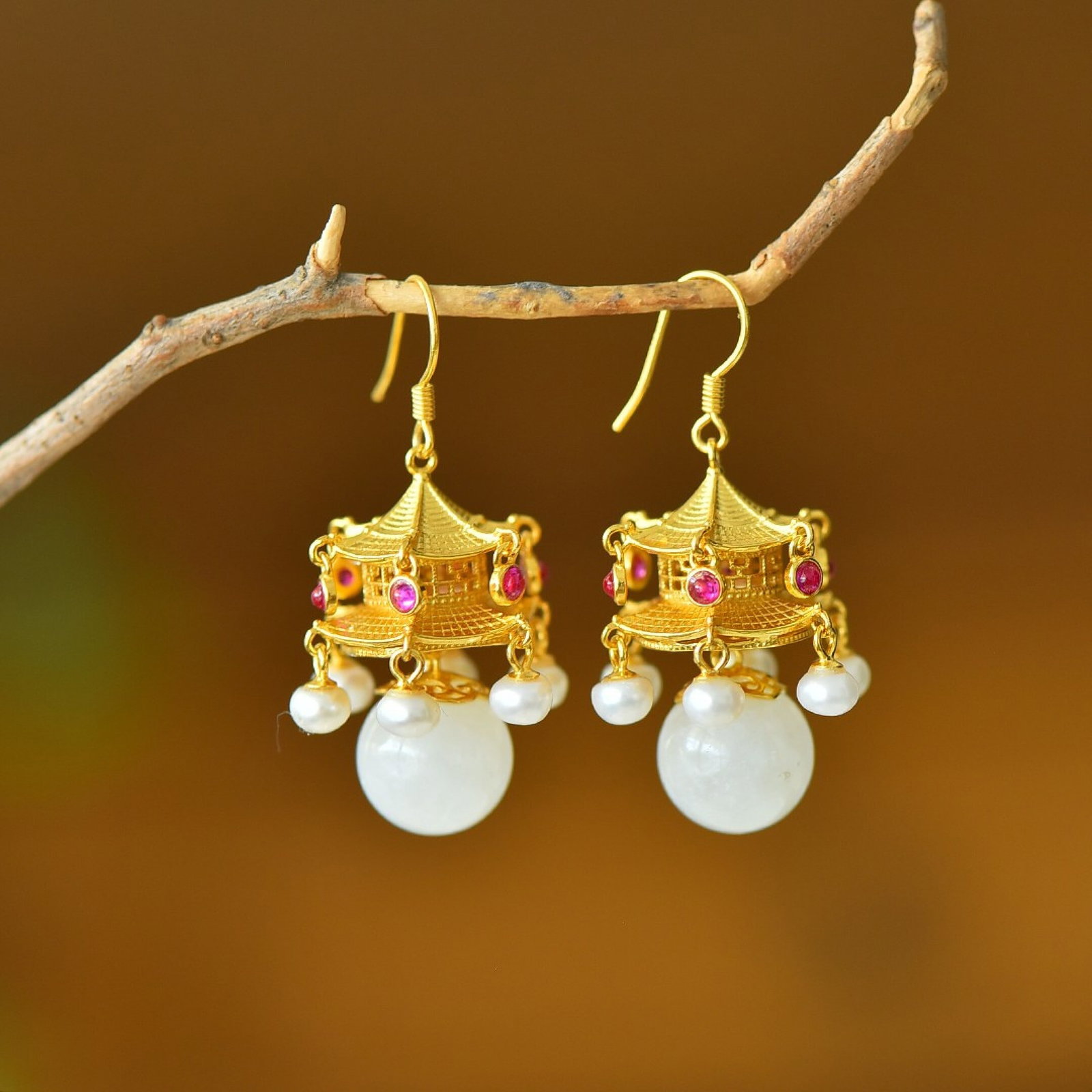 A Pair of Exquisite Sterling Silver-Gold Plated Inlaid White Jade Earrings,Inlaid Pearl: A Pair of Exquisite Sterling Silver-Gold Plated Inlaid White Jade Earrings,Inlaid Pearl,Size:12mmx12mm 一对纯银镀金镶白玉耳环,嵌