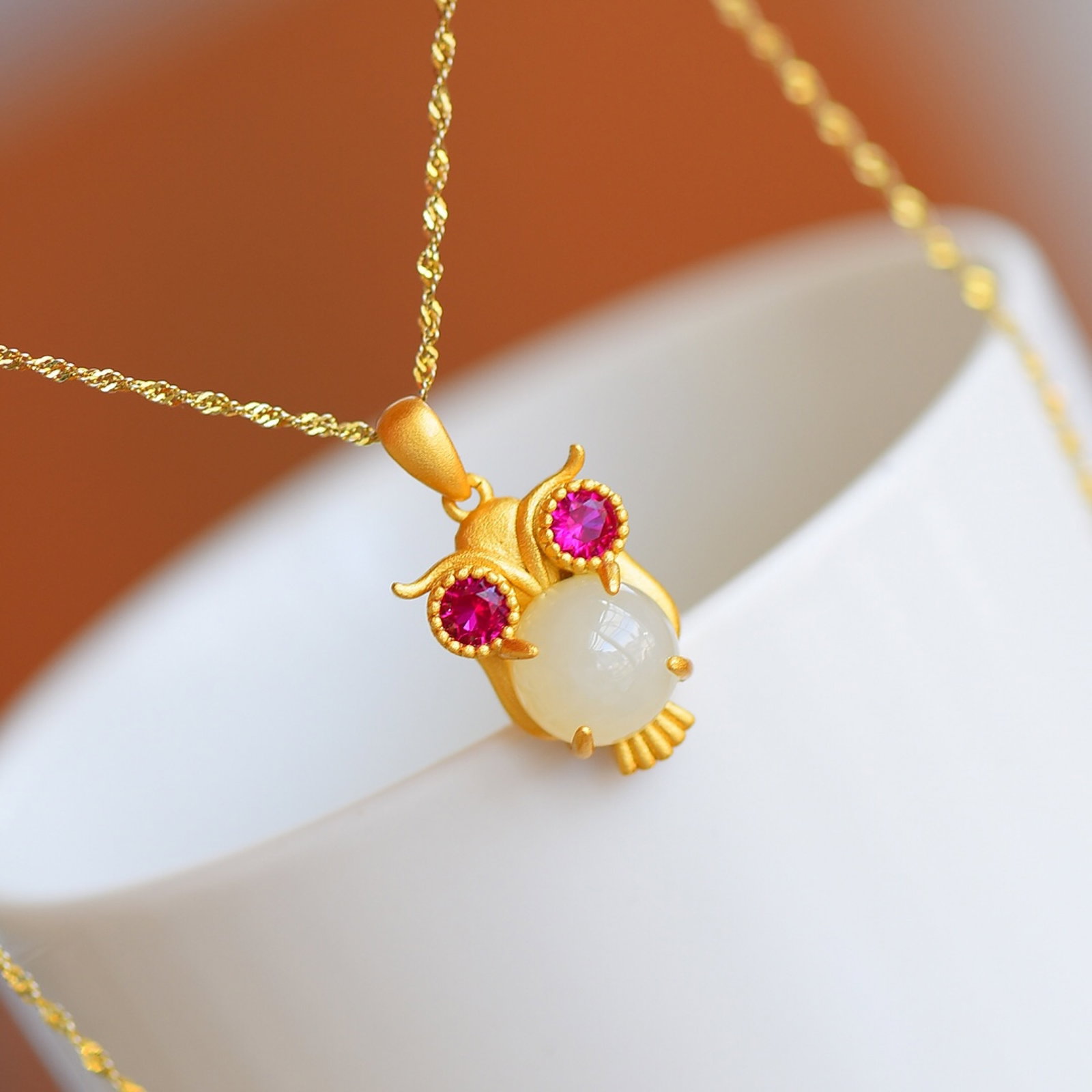 An Exquisite Sterling Silver-Gold Plated Inlaid White Jade Pendant,Inlaid Gems: An Exquisite Sterling Silver-Gold Plated Inlaid White Jade Pendant,Inlaid Gems,Size:10mmx10mm 一个精美的纯银镀金镶白玉吊&#