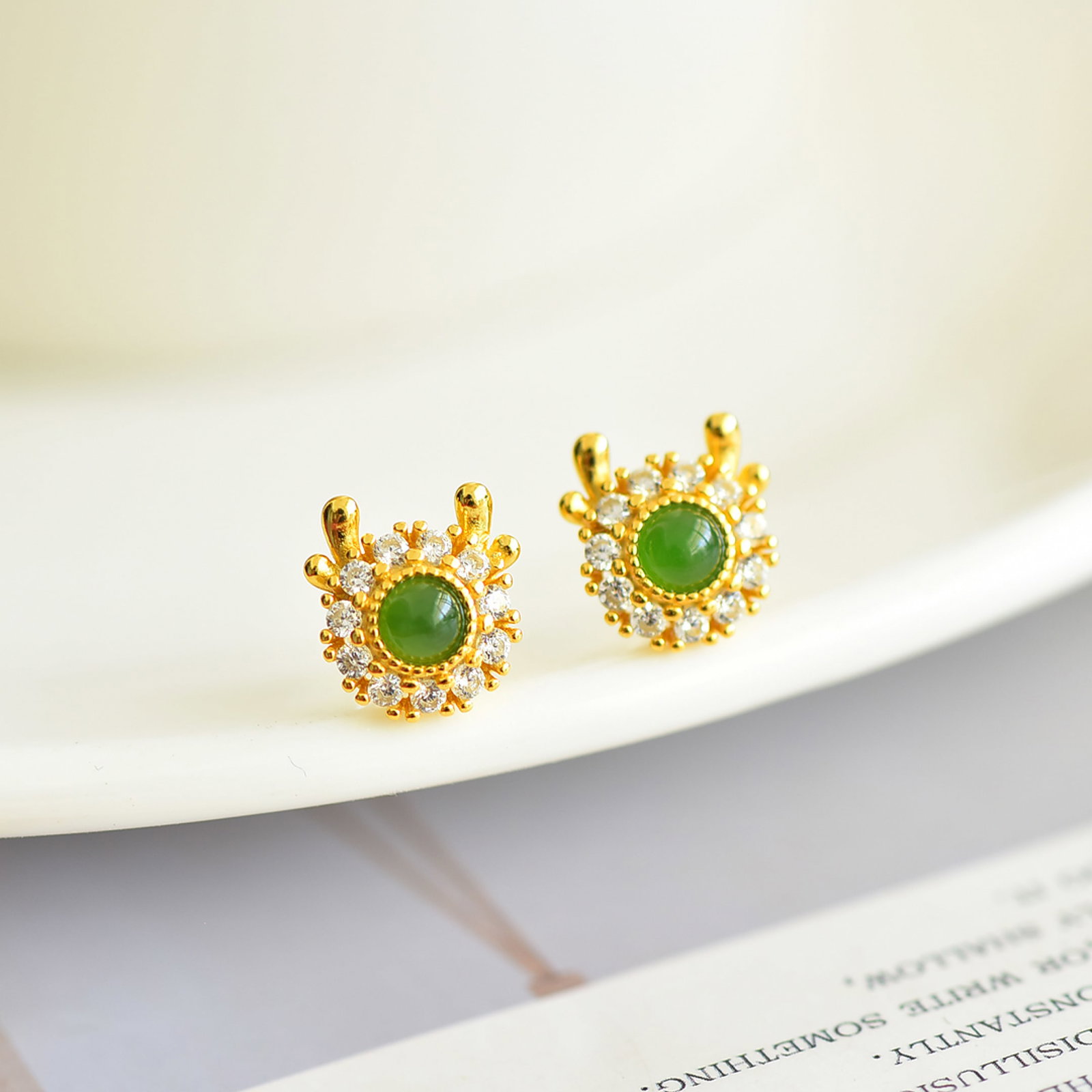 A Pair of Exquisite Sterling Silver-Gold Plated Inlaid Jasper Earring,Inlaid Diamonds: A Pair of Exquisite Sterling Silver-Gold Plated Inlaid Jasper Earring,Inlaid Diamonds,Size:4mmx4mm 一对纯银镀金镶碧玉耳钉,嵌&