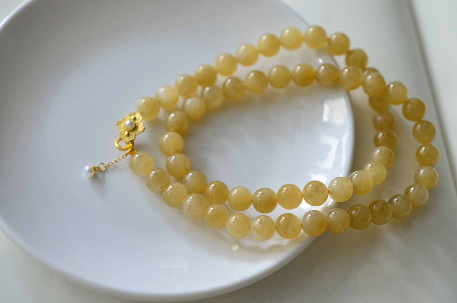 An Exquisite Hotan Jade Bracelets,Inlaid Pearls: An Exquisite Hotan Jade Bracelets,Inlaid Pearls,Size:7.8mm 和田玉手串,嵌珍珠