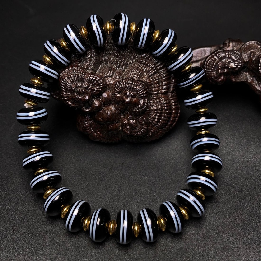 An Exquisite Dzi Bead Bracelets: An Exquisite Dzi Bead Bracelets,Size:11mmx6mm 天珠手串